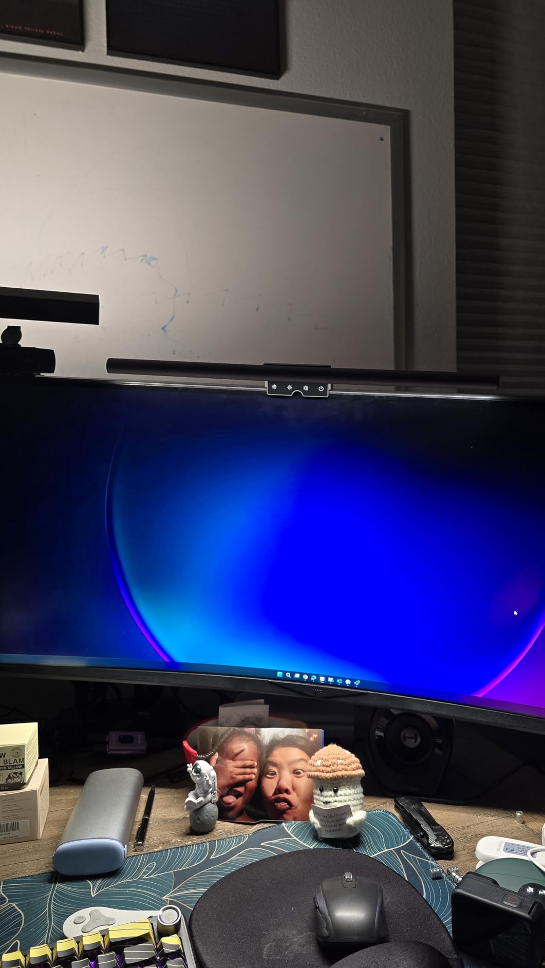 YEELIGHT Monitor Light Bar, Computer Monitor Lamp for Home Office Gaming, 250LM No Glare Eye-Care LED Screen Bar, Touch Control USB Reading Desk Lamp with Stepless Dimming for Flat & Curved Monitor customer photo 1