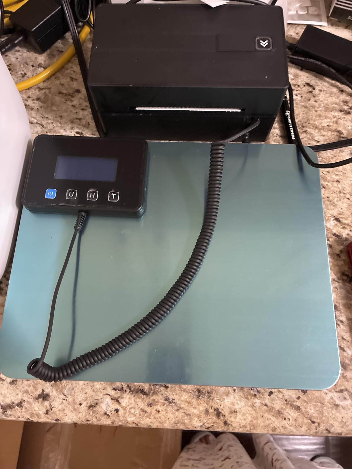 MUNBYN 440lb/1.8oz Shipping Scale, Digital Postal Scale for Packages | Hold & Tare Function, Backlit LCD, Battery & USB Cable Included, For Small Business, Luggage, Home Office customer photo 1