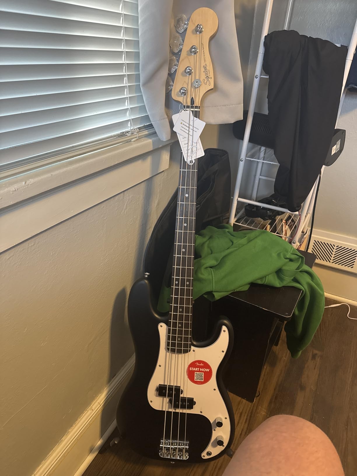 Fender Squier Debut Series Beginner Precision Bass Guitar Kit w/Amp, Black customer photo 2