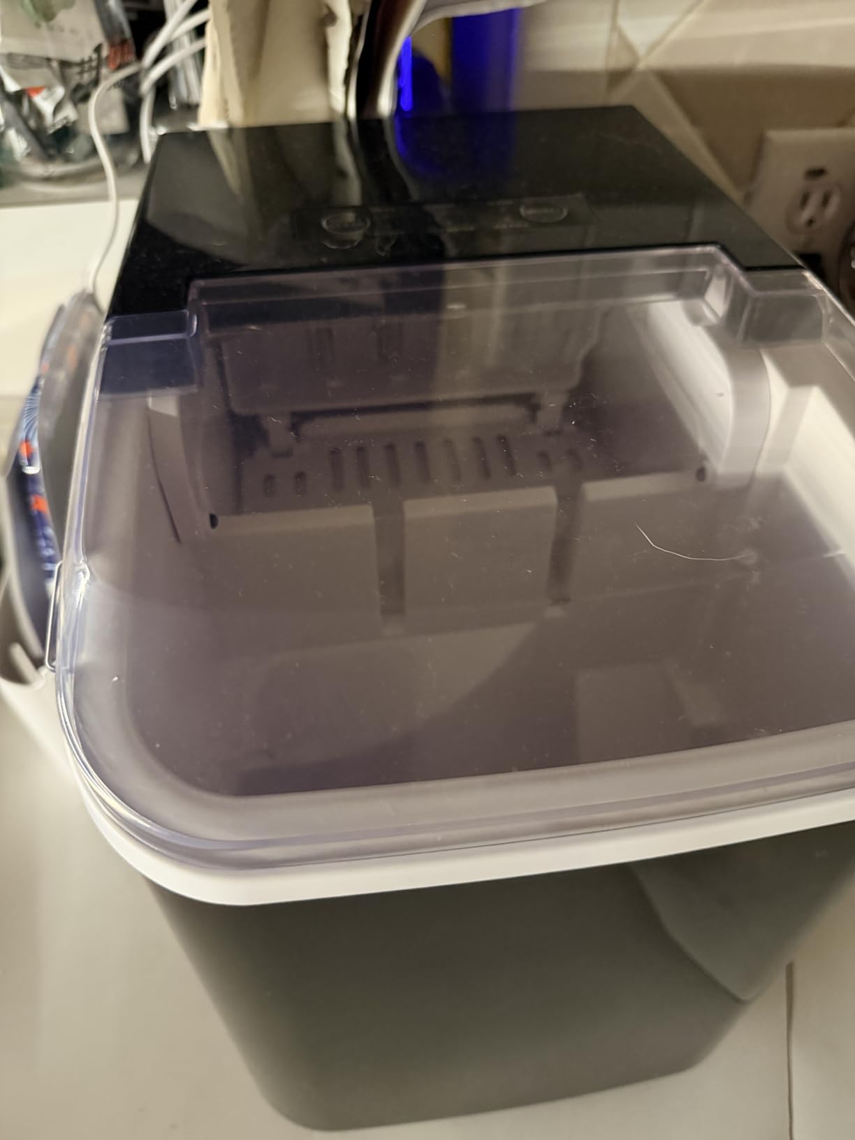 Silonn Countertop Ice Maker with 2.5L Expandable Ice Basket, 26.5lbs/24H, 9 Cubes in 6 Mins, 2 Ice Sizes, Self-Cleaning & LED Touch Control for Home Kitchen Office customer photo 2