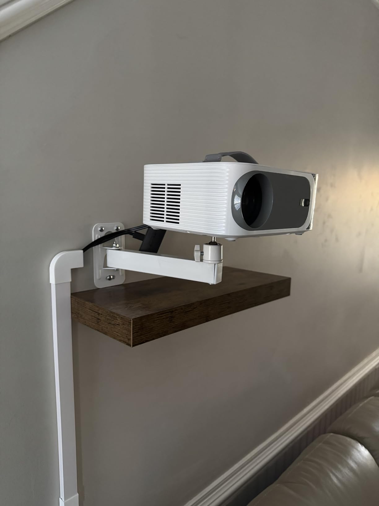 Lisowod Portable Outdoor Projector with Official Apps, 50W Dolby Audio, 5000+ Apps, 4K Support with WiFi and Bluetooth, AI Movin 2.0 OS, AI Auto Focus, for Outdoor Movies and Home Theater customer photo 1