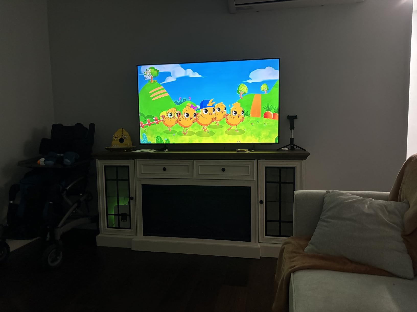 Samsung 43-Inch Class QLED Q7F Series Samsung Vision AI Smart TV (2025 Model, 43Q7F) Quantum HDR, Object Tracking Sound Lite, Q4 AI Gen1 Processor, 4K upscaling, Gaming Hub, Alexa Built-in customer photo 2