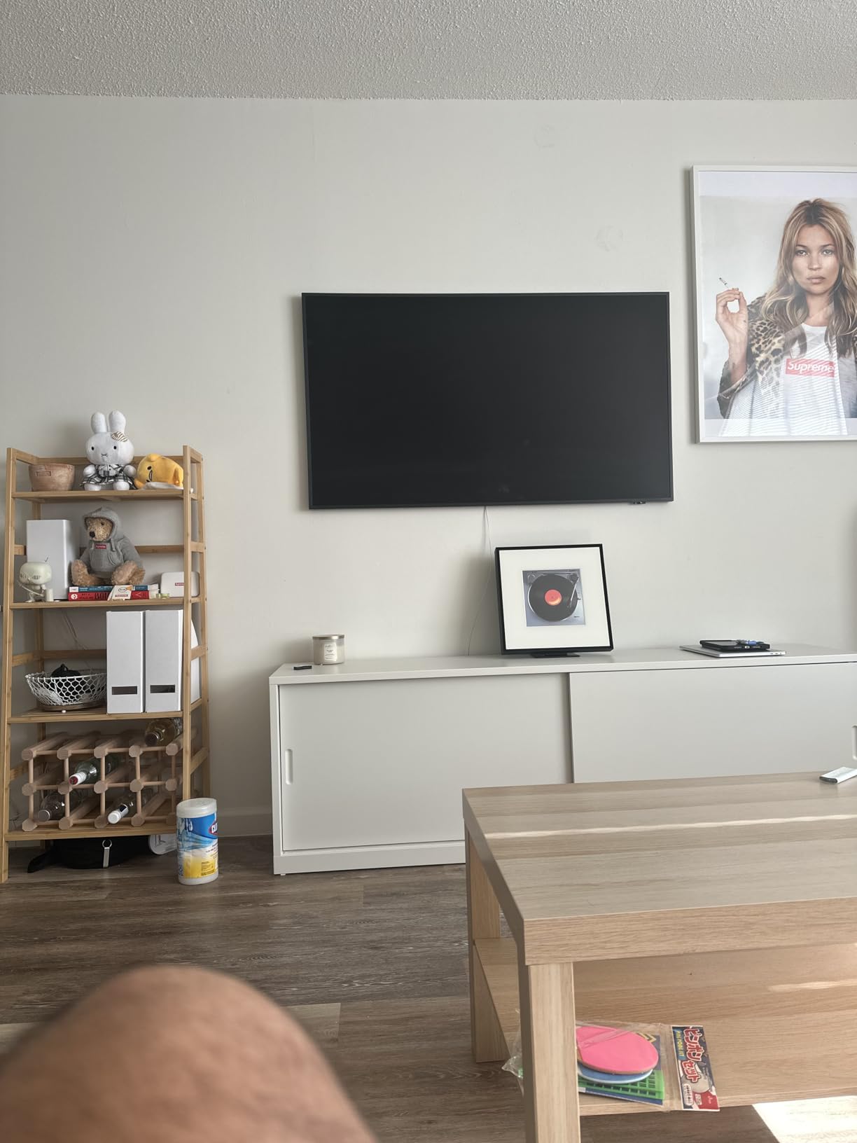 Samsung 55-Inch Class The Frame LS03F 4K QLED Smart TV (2025 Model) Slim Fit Wall Mount, Modern Frame Design, NQ4 AI Gen2 Processor, Art Mode, Artful Picture Quality, Samsung Vision AI, Alexa Built-in customer photo 1