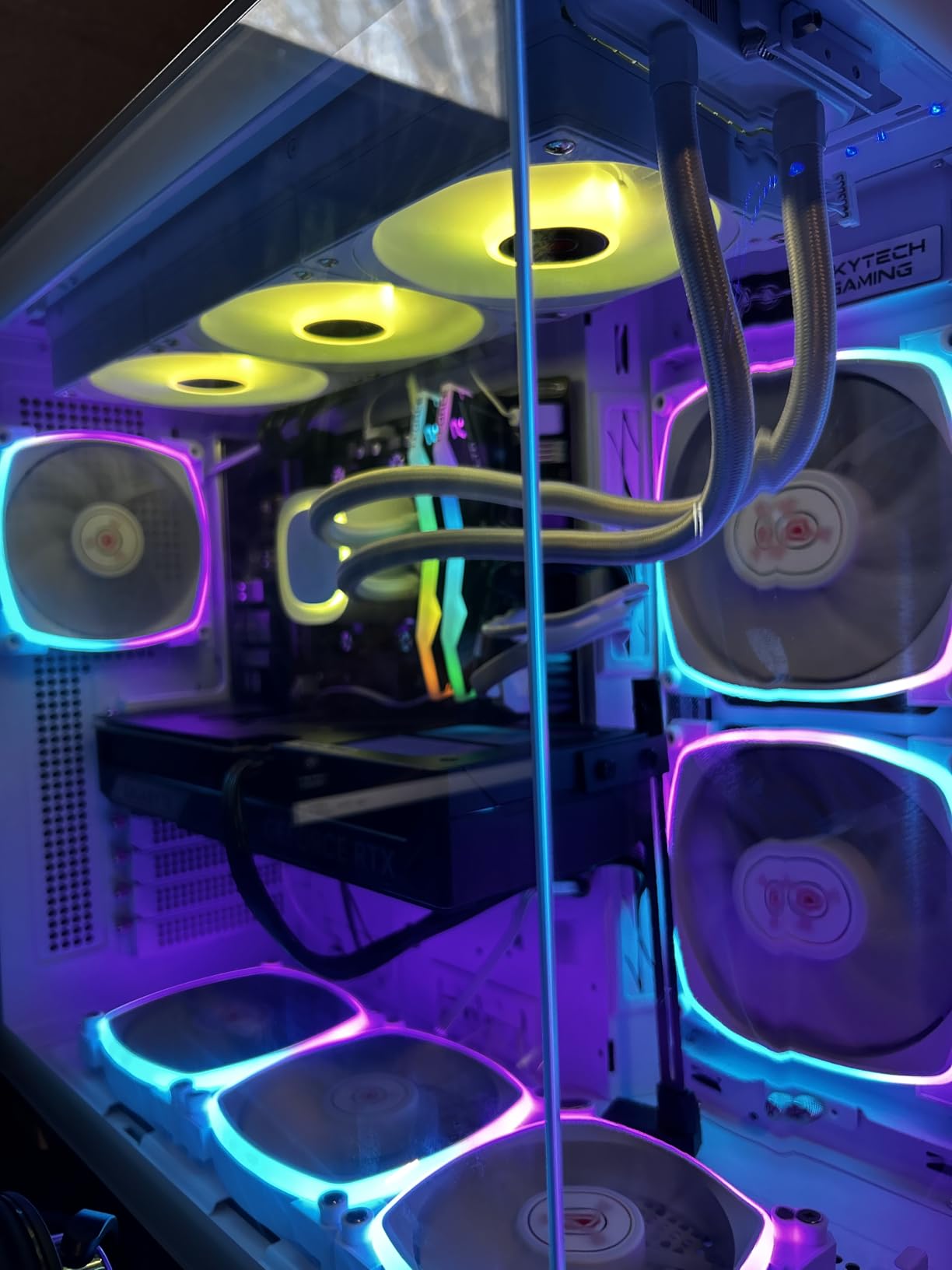 Skytech Gaming King 95 Gaming PC, Ryzen 7 9800X3D, RTX 5070 Ti | 32GB DDR5 RAM 5600, 1TB Gen4 NVMe M.2 SSD, Windows 11, 850W GOLD ATX 3 PSU, 360 ARGB AIO, Wi-Fi 5, Desktop customer photo 2