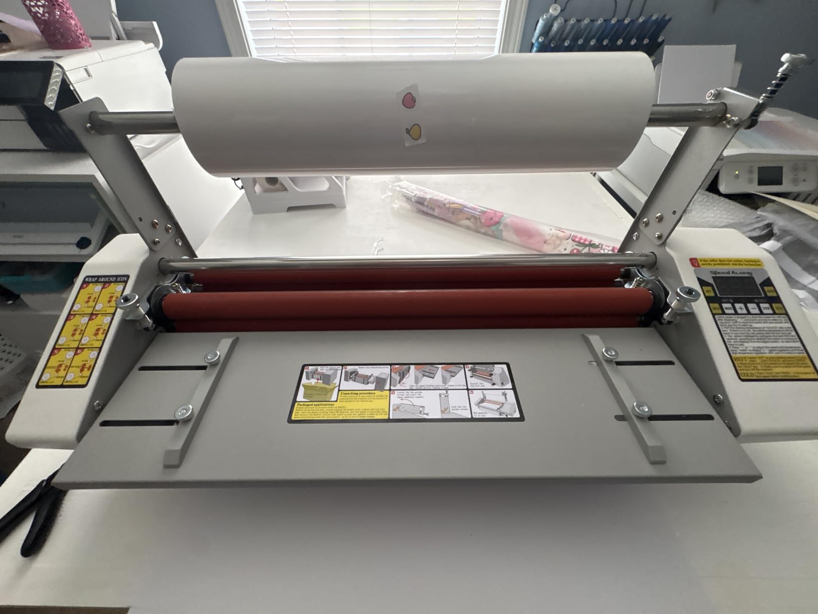 INTBUYING 17.3inch Hot and Cold Laminator Machine A2 Roll Single and Dual Sided with Digital Display 110V 600W Adjustable Temperature 0-180℃ customer photo 1