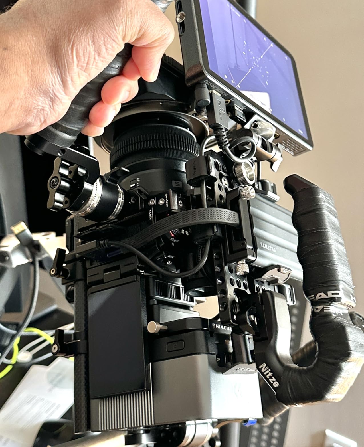 SmallRig S1R II / S1 II / S1 IIE Cage for Panasonic LUMIX S1R II / S5 II / S5 IIX / G9 II, Built-in Quick Release Plate for Arca, with 1/4''-20 & 3/8''-16 Threaded Holes, Dual NATO Rails, Cold Shoe customer photo 1