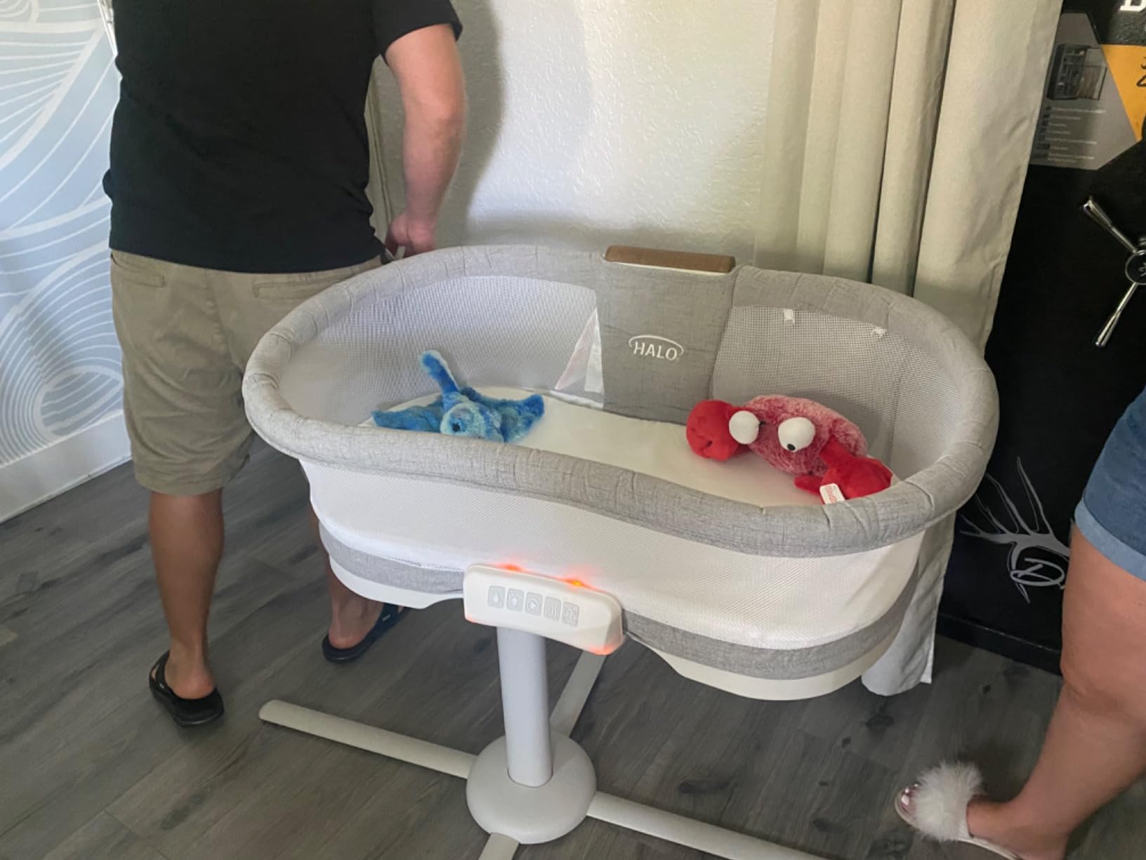 HALO BassiNest Connected Swivel Sleeper 3.0 Smart Bassinet | AutoSoothe, 360 Swivel, Cry Detection, Rocking, Vibration & Soothing Sounds, Easy Lowering Wall for Postpartum Recovery customer photo 2