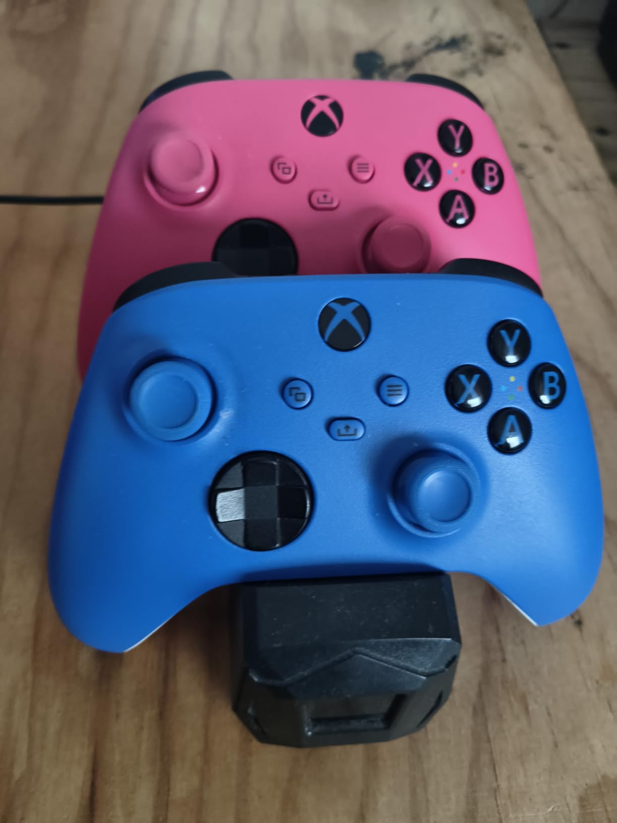 XBOX Wireless Gaming Controller | Shock Blue | Console, PC, & Cloud Devices | Textured Grip | Wireless, Bluetooth, USB-C Connectivity customer photo 1