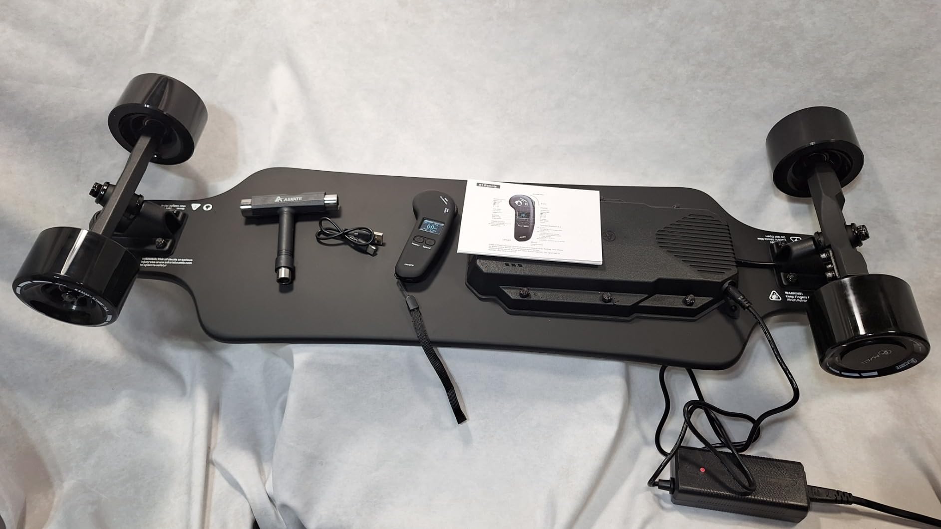 A1 Electric Skateboard with Remote, Range Up to 17 Miles/24, 8 Ply Canadian Maple, Smooth Breaking, Suitable for Younger Beginners customer photo 2