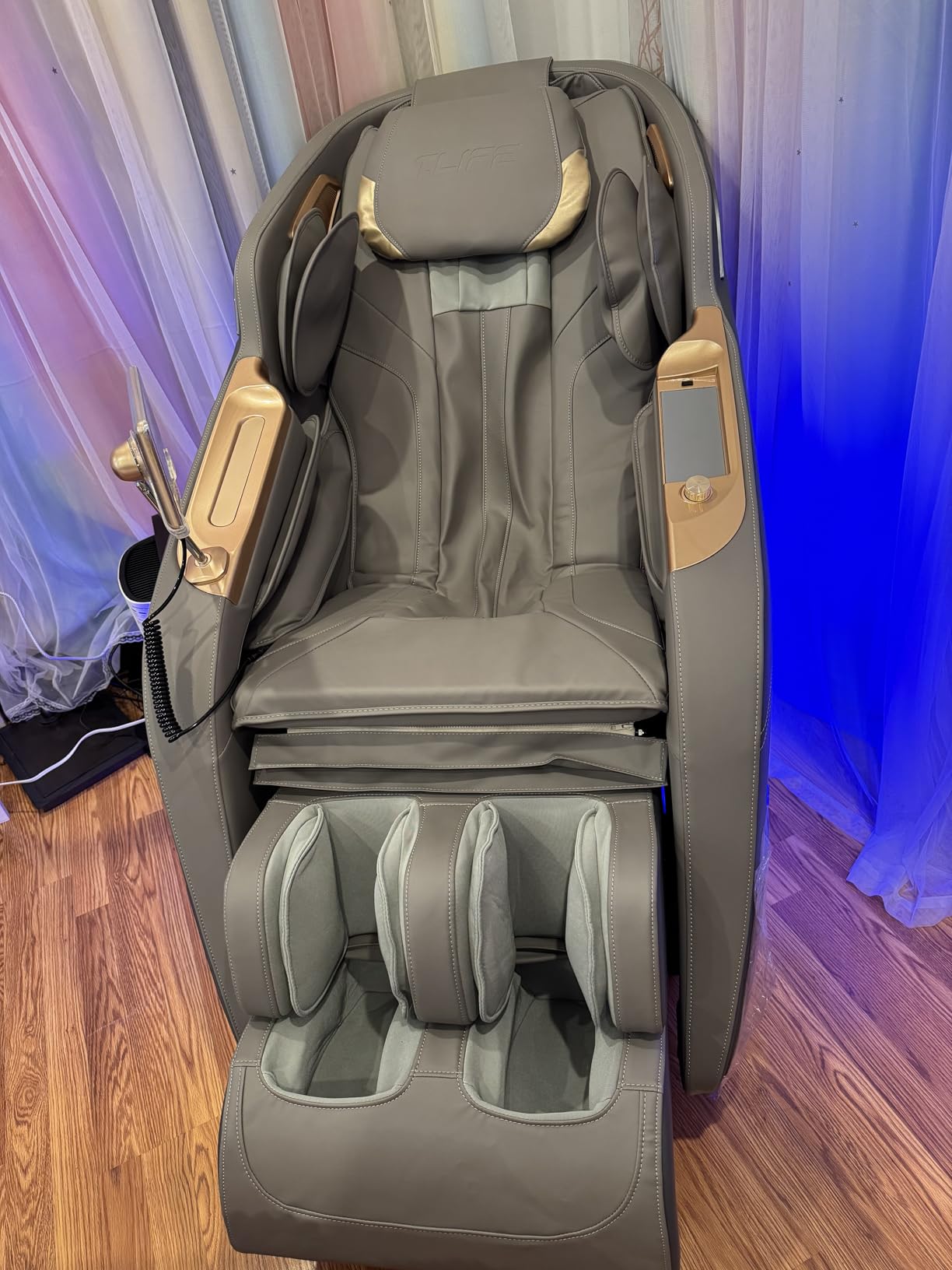 TLIFE Massage Chair Full Body 160° Zero Gravity SL-Track, 12 Modes, Black | Full-Body Airbags, Body Scan, 6 Massage Techniques, Foot Roller, LCD Touchscreen, No Assembly, Lumbar & Calf Heat for Seniors customer photo 1