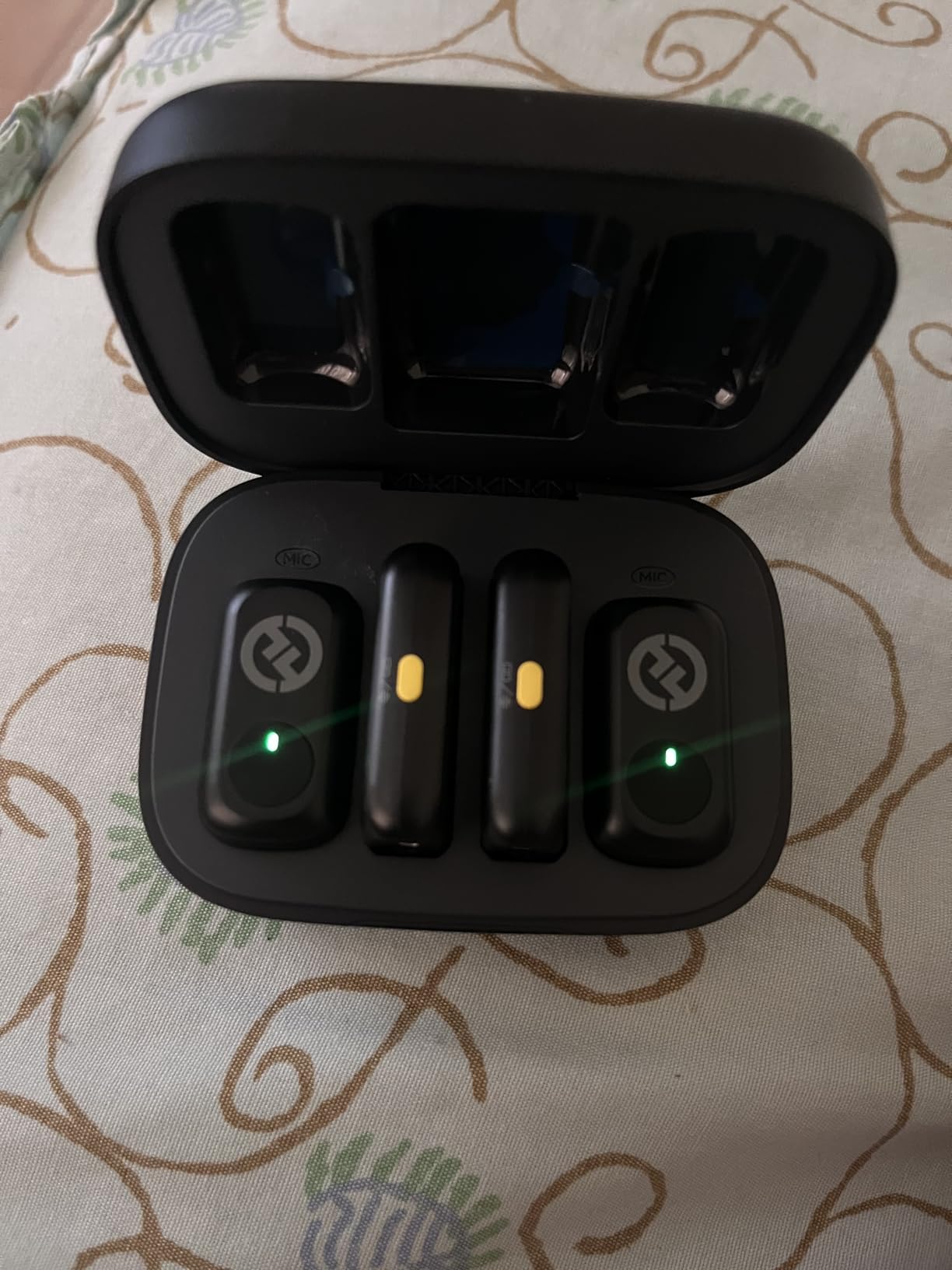 Lark A1 Combo(2TX+2RX+Charging Case) Wireless Magnetic Microphone | Detail-Rich Audio, 42H Use, 3-Lv Noise Cancel, EQ&Reverb, Mini Lavalier Mic for iPhone/iPad/Android Vlogging Content Creation customer photo 2
