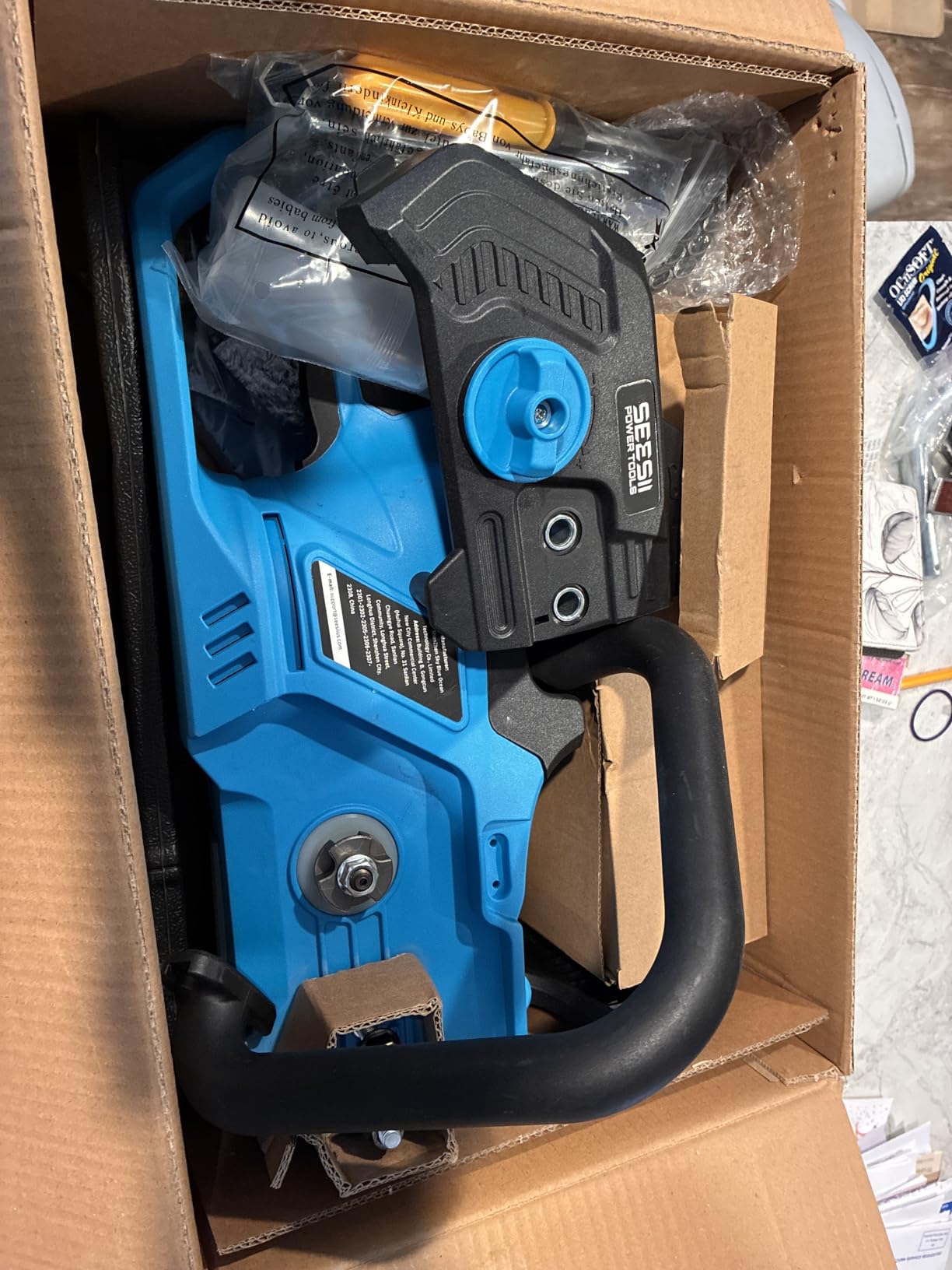 SEESII 40V 16-Inch Cordless Electric Chainsaw, 2000W Brushless Chain Saw | 2×40v 4000mAh Batteries & Chargers, Auto Oiler, Battery Powered Chain Saw for Tree Trimming, Wood Cutting, Yard Work customer photo 1