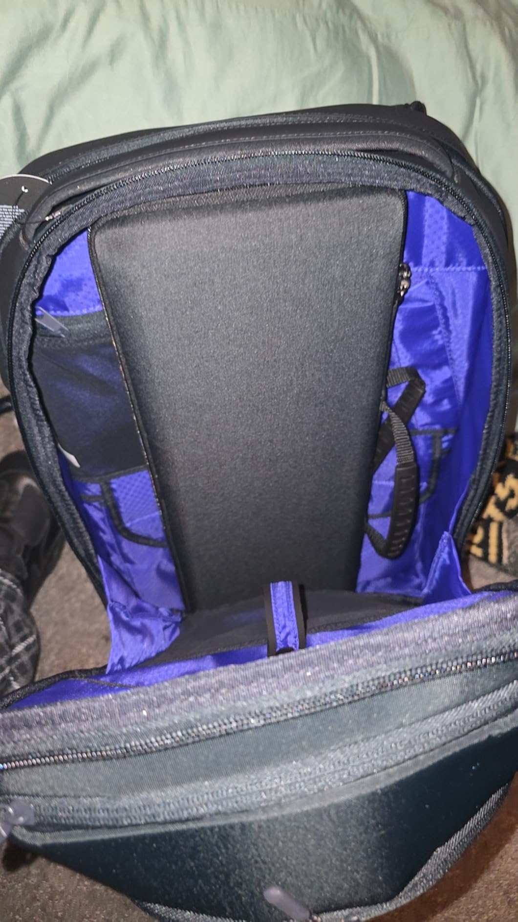 Alienware Laptop Backpack AW5625P, 16in, Water Resistant, Gaming Ready customer photo 1