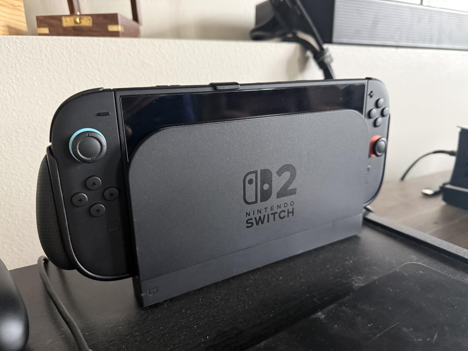 Skull & Co. NeoGrip: an Ergonomic Grip Hard Shell with Replaceable Grips [to fit All Hands Sizes] for Nintendo Switch 2 - Black customer photo 1
