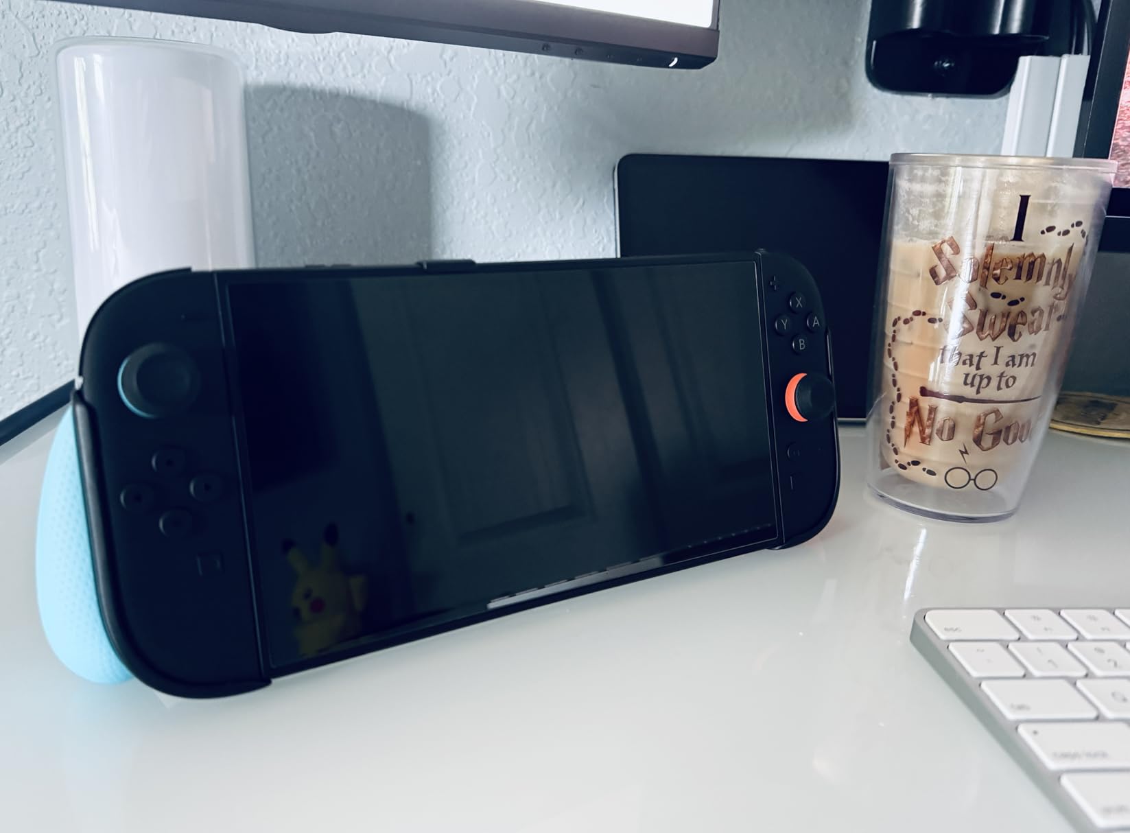 Skull & Co. NeoGrip: an Ergonomic Grip Hard Shell with Replaceable Grips [to fit All Hands Sizes] for Nintendo Switch 2 - Black customer photo 2