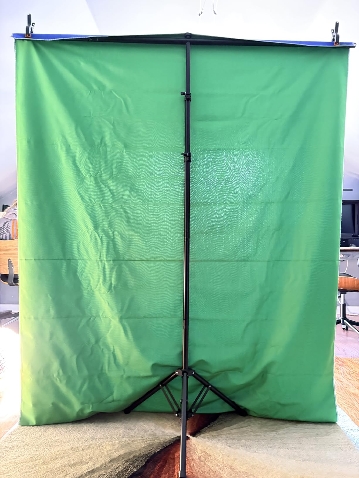 EMART Blue Green Screen Backdrop Kit, 5x6.5ft Portable T-Shape | Reverse Folding Base, Stand with 2-Sided Reversible Background for Photography, Zoom, Streaming and Studio Video Recording customer photo 2