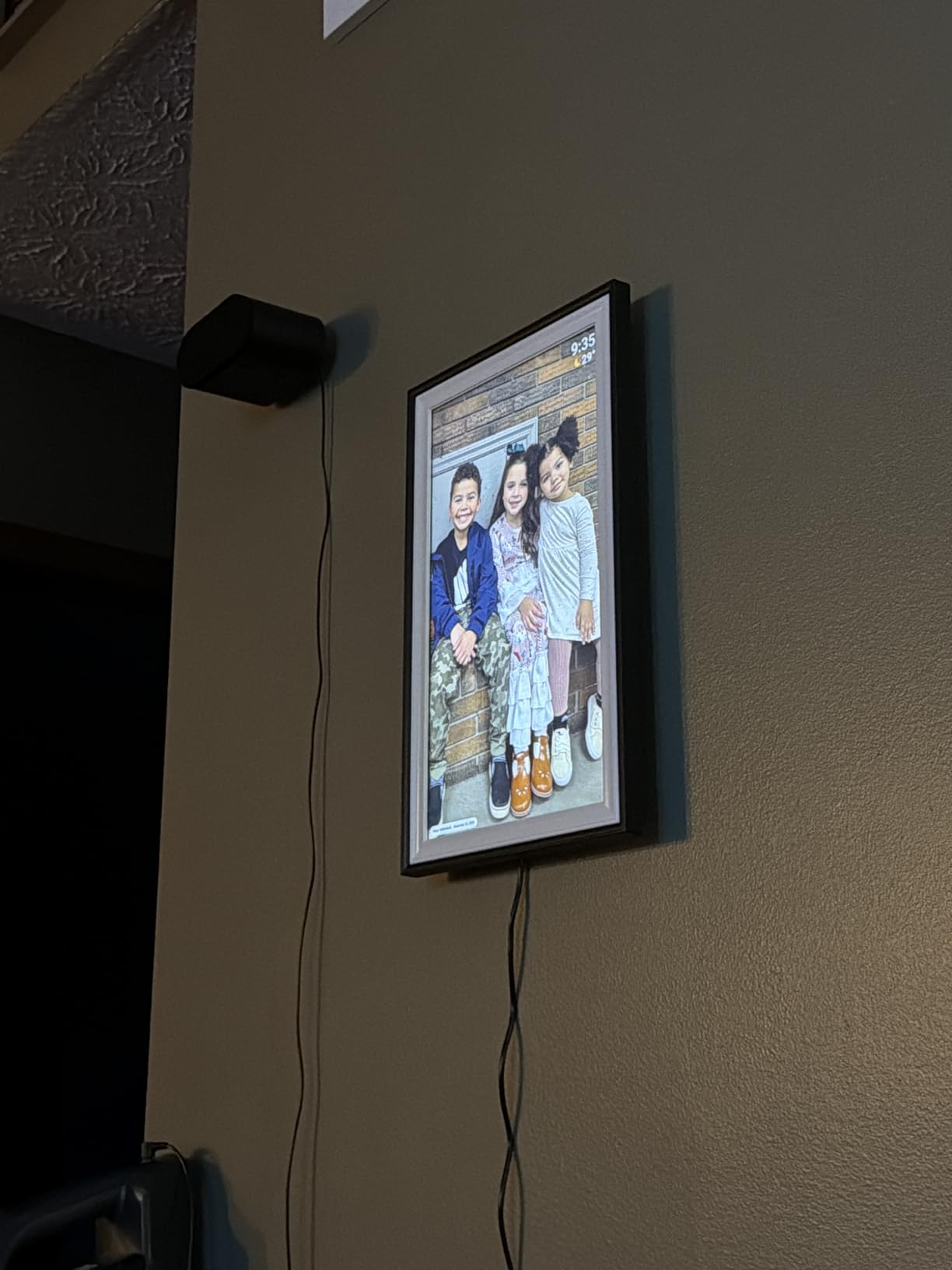 BIGASUO Digital Picture Frame Frameo 15.6