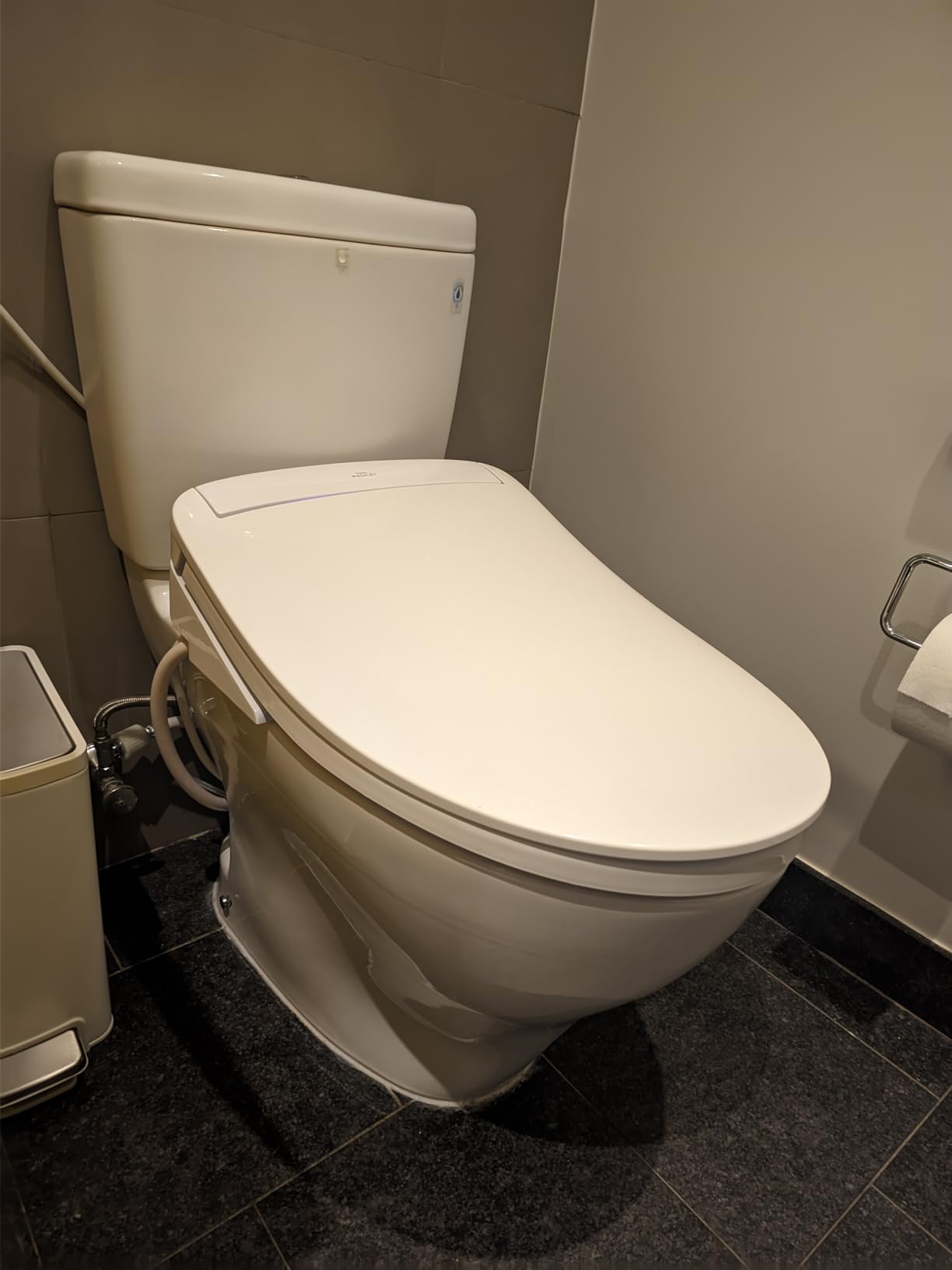 TOTO WASHLET KS6 Electronic Bidet Toilet Seat with Instantaneous Water Heating, PREMIST and EWATER+ Wand Cleaning, Elongated, Cotton White - SW3946#01 customer photo 2