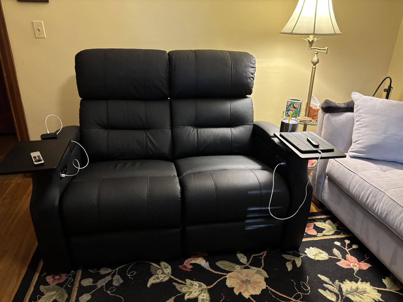 Weilianda Home Theater Seating, Top Grain Leather Sectional Seats Recliner Chair, Zero Gravity Reclining Sofa with Power Headrest 7 Colors Ambient Lighting USB C Charge Row of 1 Black customer photo 2