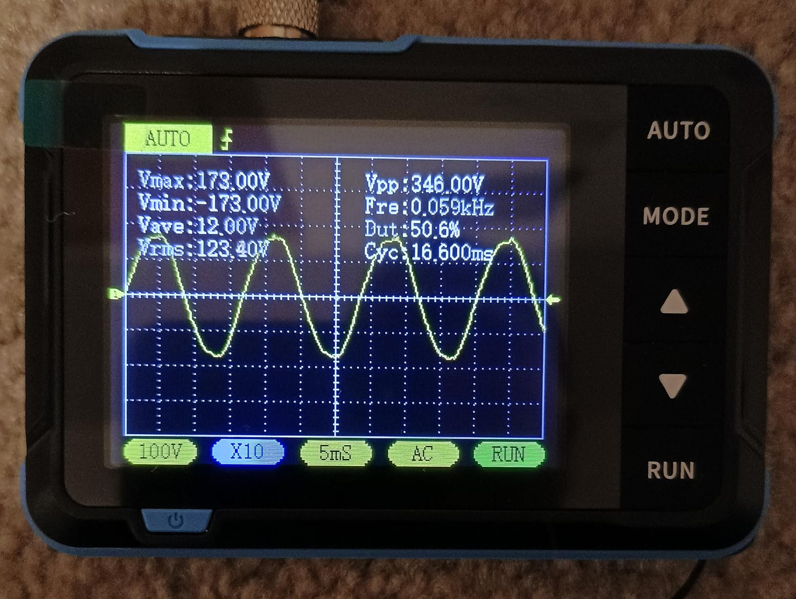 FNIRSI DSO152 Handheld Oscilloscope 200kHz Bandwidth, 2.5MS/s Sampling Rate | 2.8