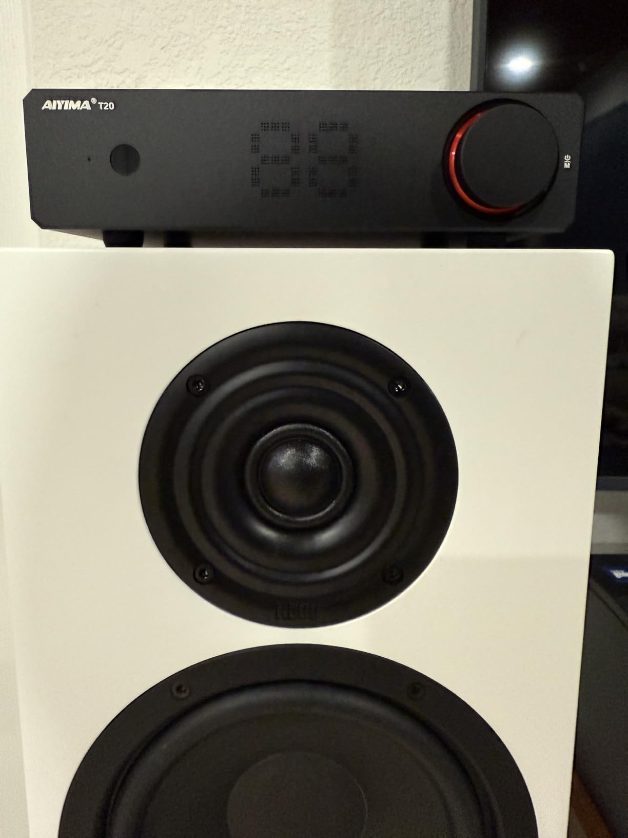 AIYIMA T20 Fully Balanced ECC83 Tube Preamplifier for Home Audio, XLR/RCA | 12V Trigger, & Swappable Op-Amp LME49720 & OPA1612, Digital Display, Remote, HiFi Preamp for 2/2.1 Theater Setup & D20 A20 series customer photo 2