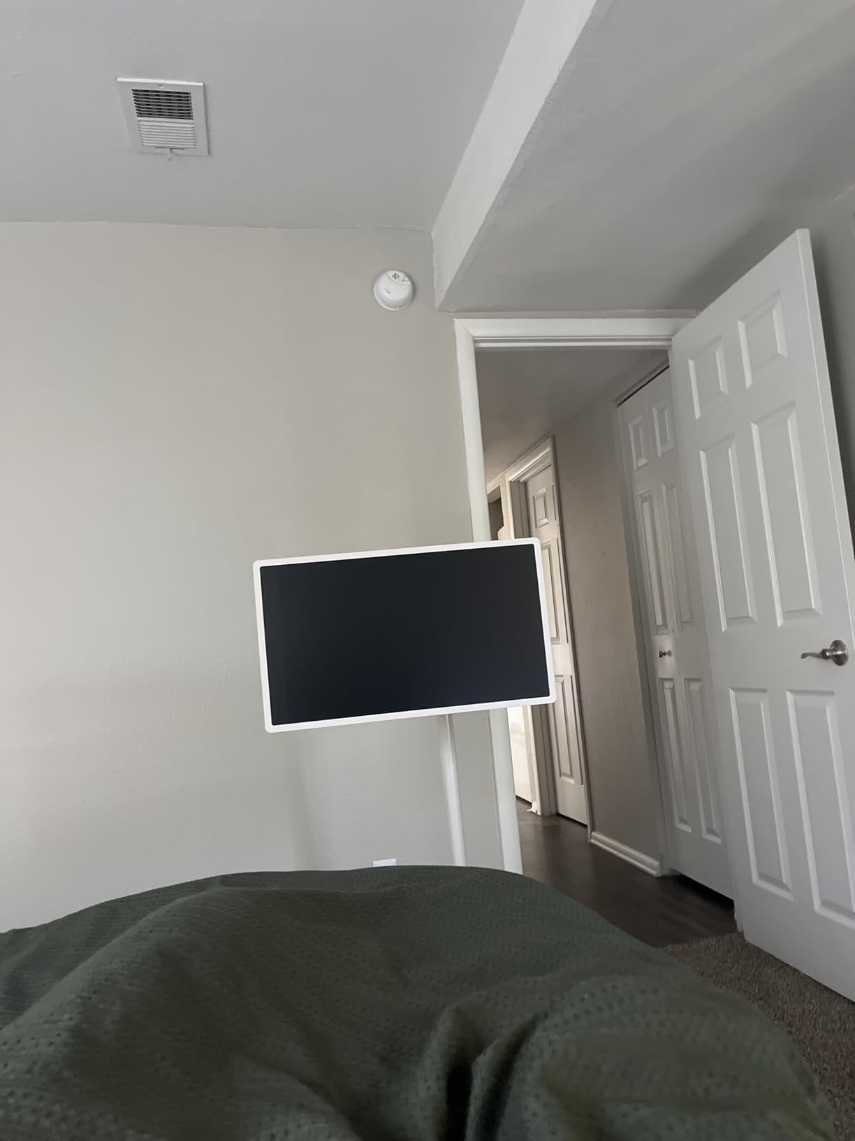 LG 27-Inch StanbyME 2 with Folio Cover, Portable Touch Screen TV, Dolby Vision, HDR10, Filmmaker Mode, Built-in Battery, Full Swivel Rotation (27LX6TYGA, 2025) customer photo 1
