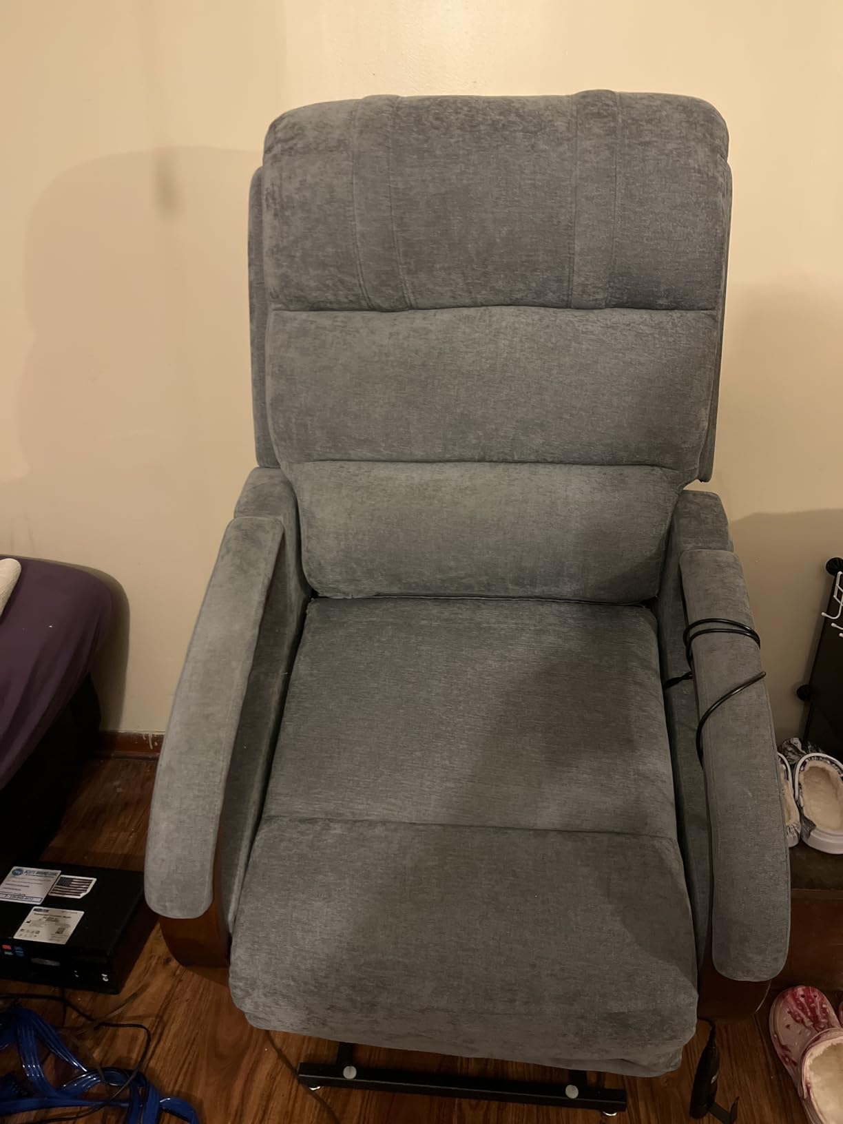 Power Lift Recliner Chair for Elderly People, Dual Motor Lift Chair with Vibration Massage and Heat, Lay Flat Recliner with Solid Wood Armrest, Standing Assistance Reclining, Chenille Fabric Gray customer photo 1