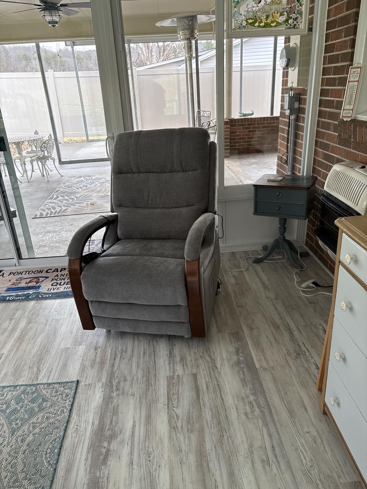 Power Lift Recliner Chair for Elderly People, Dual Motor Lift Chair with Vibration Massage and Heat, Lay Flat Recliner with Solid Wood Armrest, Standing Assistance Reclining, Chenille Fabric Gray customer photo 2