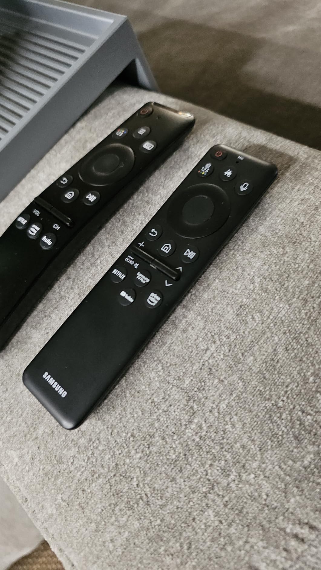 Samsung SolarCell Remote, Solar Powered, Self-Charging TV Remote Control, USB-C Rechargeable, Innovative Design, Made of Recycled Materials, 2025, VG-TM2560EN/ZA, Black customer photo 1