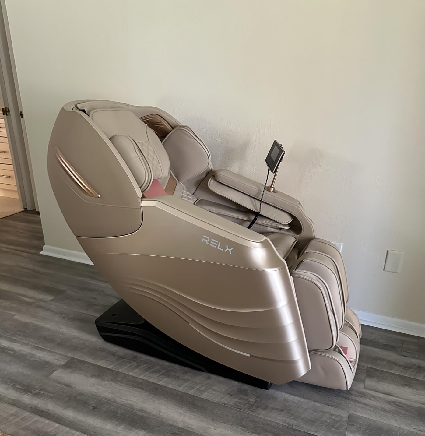 RELX Massage Chair Full Body with Body Scan, Zero Gravity, SL-Track, Cream | 20 Modes Shiatsu Massage Chair Built-in Heat System, Airbag Massage with Deep Yoga Stretch, Calfrest Extension and AI Control customer photo 1