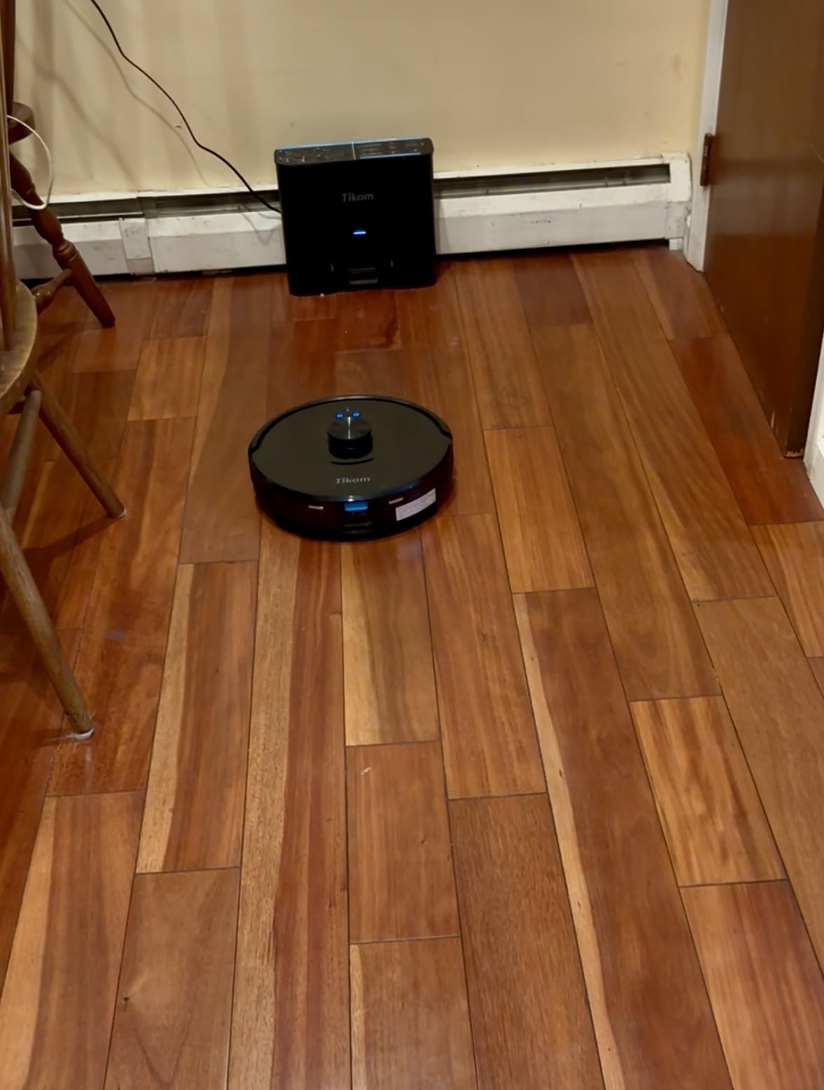 Tikom Robot Vacuum and Mop, Robotic Vacuum Cleaner with Self-Emptying Base | 6000Pa, 90 Days Capacity, LiDAR Navigation, Home Mapping, Ideal for Pet Hair, Hard Floors, Carpet (L8000 Plus) customer photo 1
