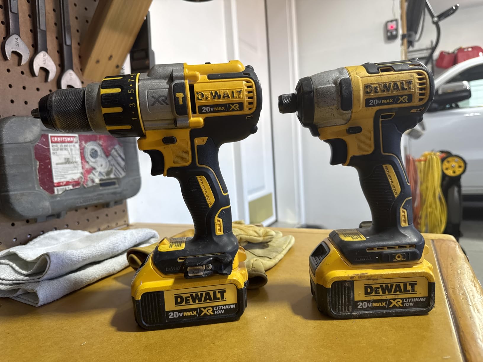 DEWALT 20V MAX XR Impact Driver and Hammer Drill Cordless Power Tool Combo Kit, Includes 2 x 4ah POWERPACK Batteries and a Charger (DCK250QQ2) customer photo 2