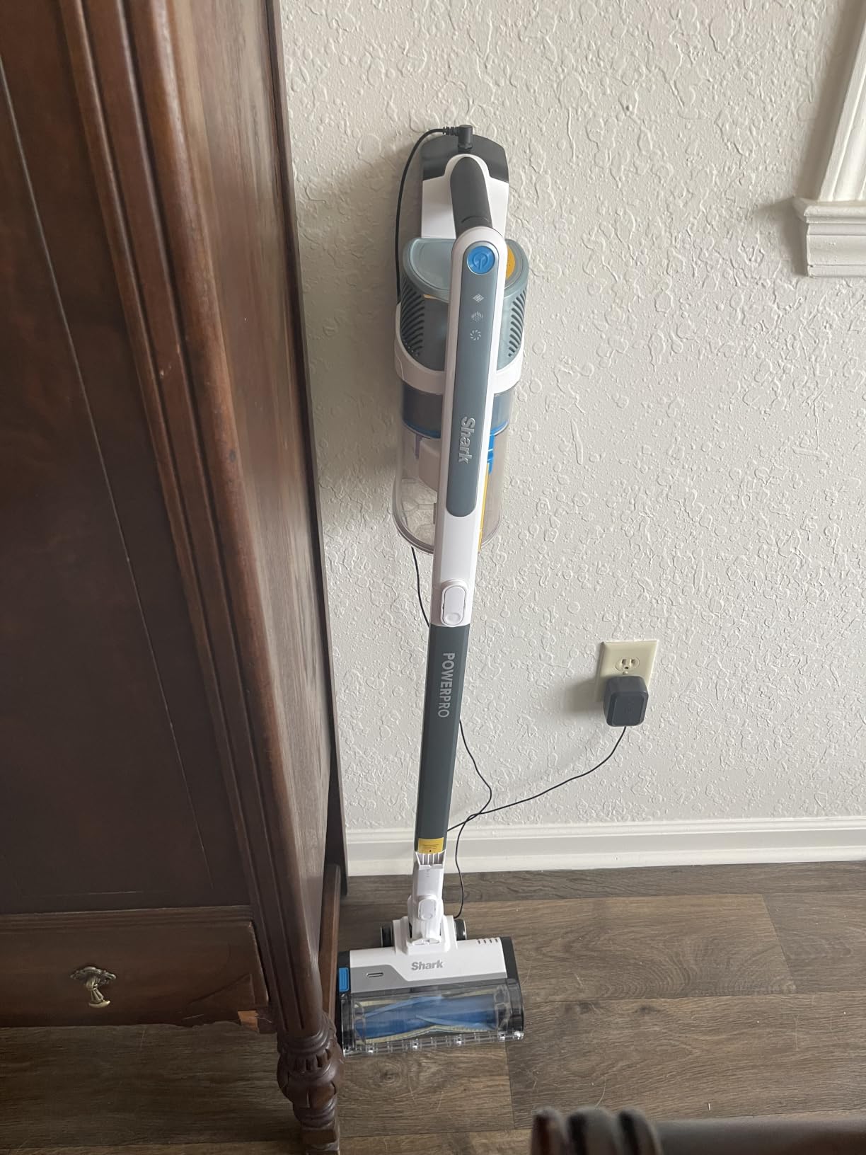 Shark Pet Cordless Stick Vacuum, Ice Blue, IX141AMZ | XL Dust Cup, LED Headlights, Removable Handheld, Crevice Tool, Vacuum for Pet Hair, Carpet & Hard Floors, 40-Min Runtime customer photo 1