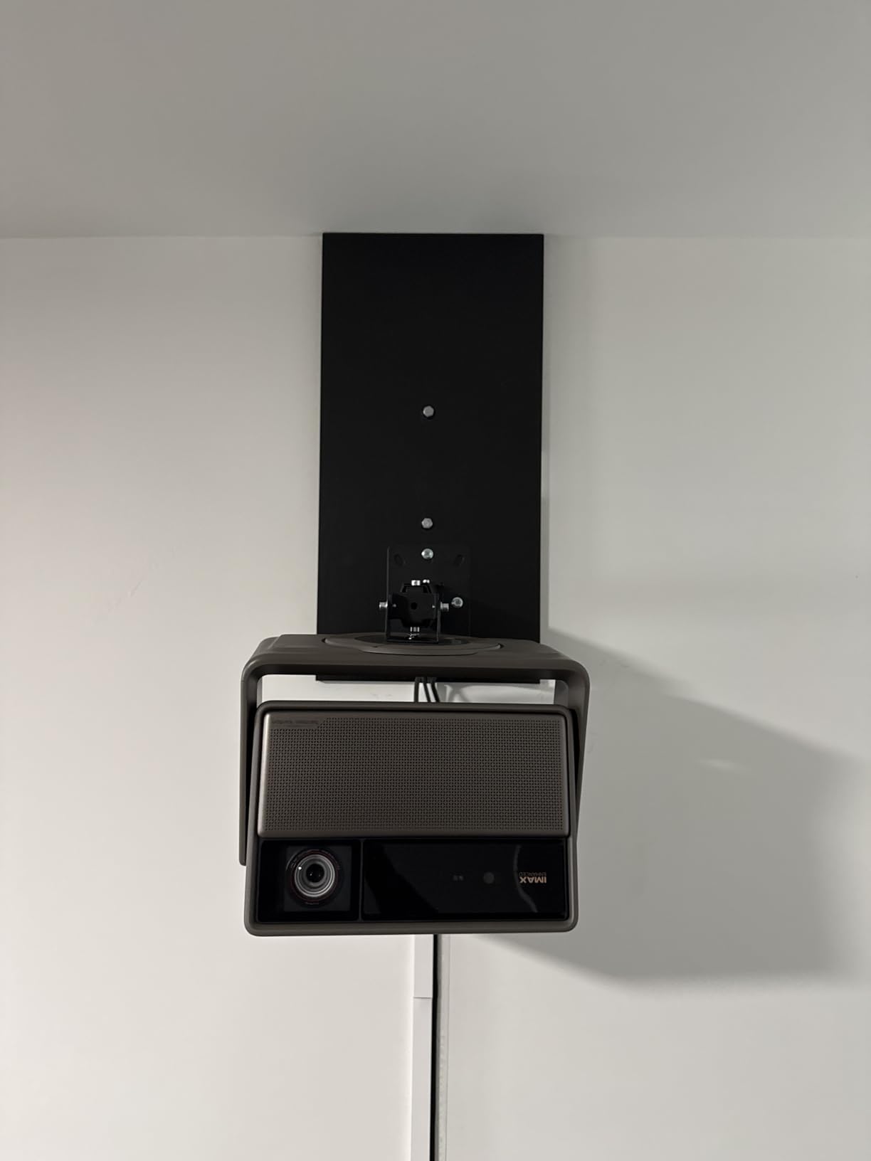 XGIMI HORIZON 20 Max 4K Projector Triple Laser Home Theater 5700 ISO Lumens | Google TV with Licensed Netflix, Optical Zoom Lens Shift, IMAX Enhanced, Dolby Vision, 20000:1 Contrast, 1ms Input Lag customer photo 1