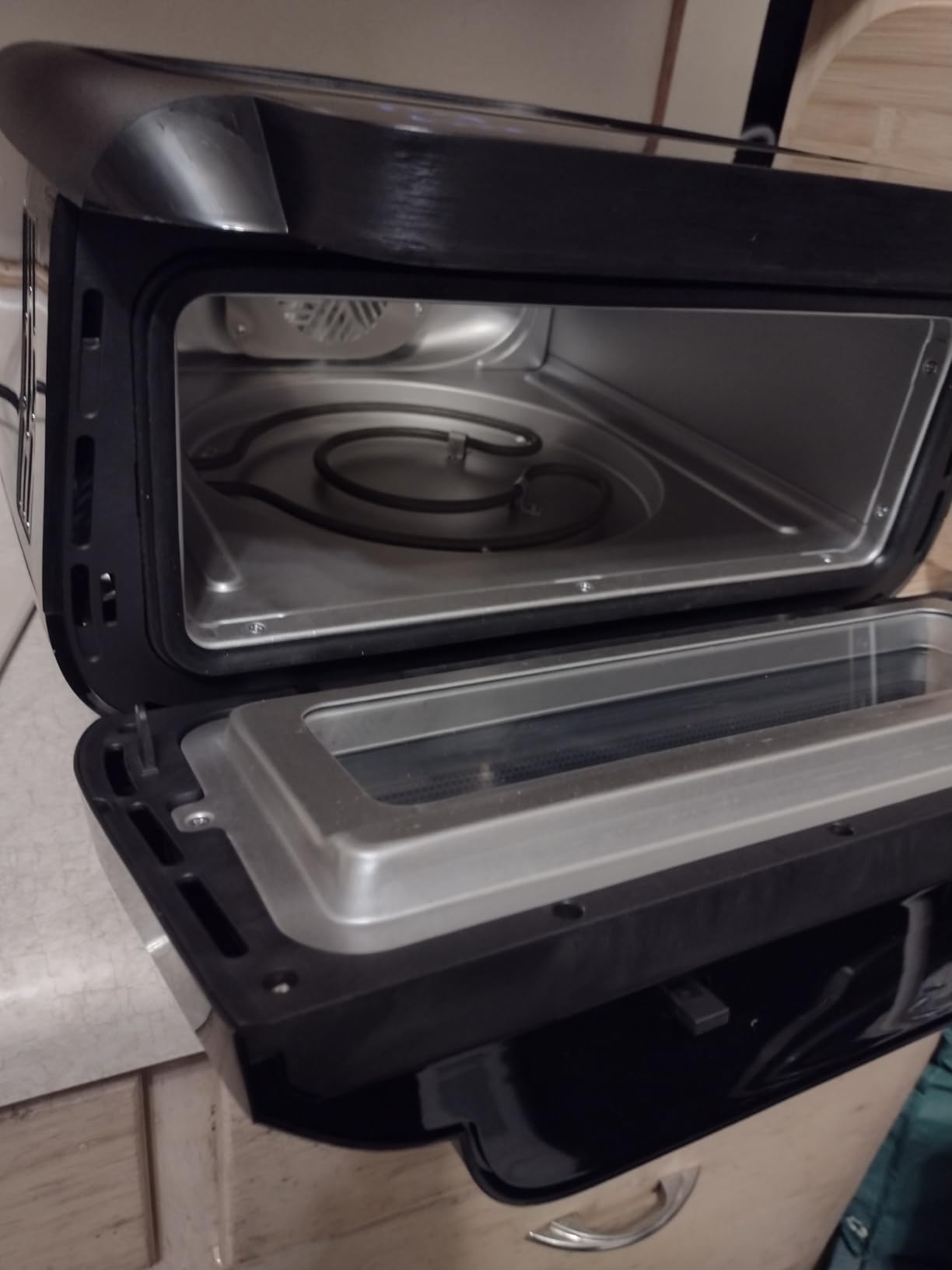 Frigidaire Electric Indoor Pizza Oven - Reach Temperatures of 700°F - Stone Bake 12