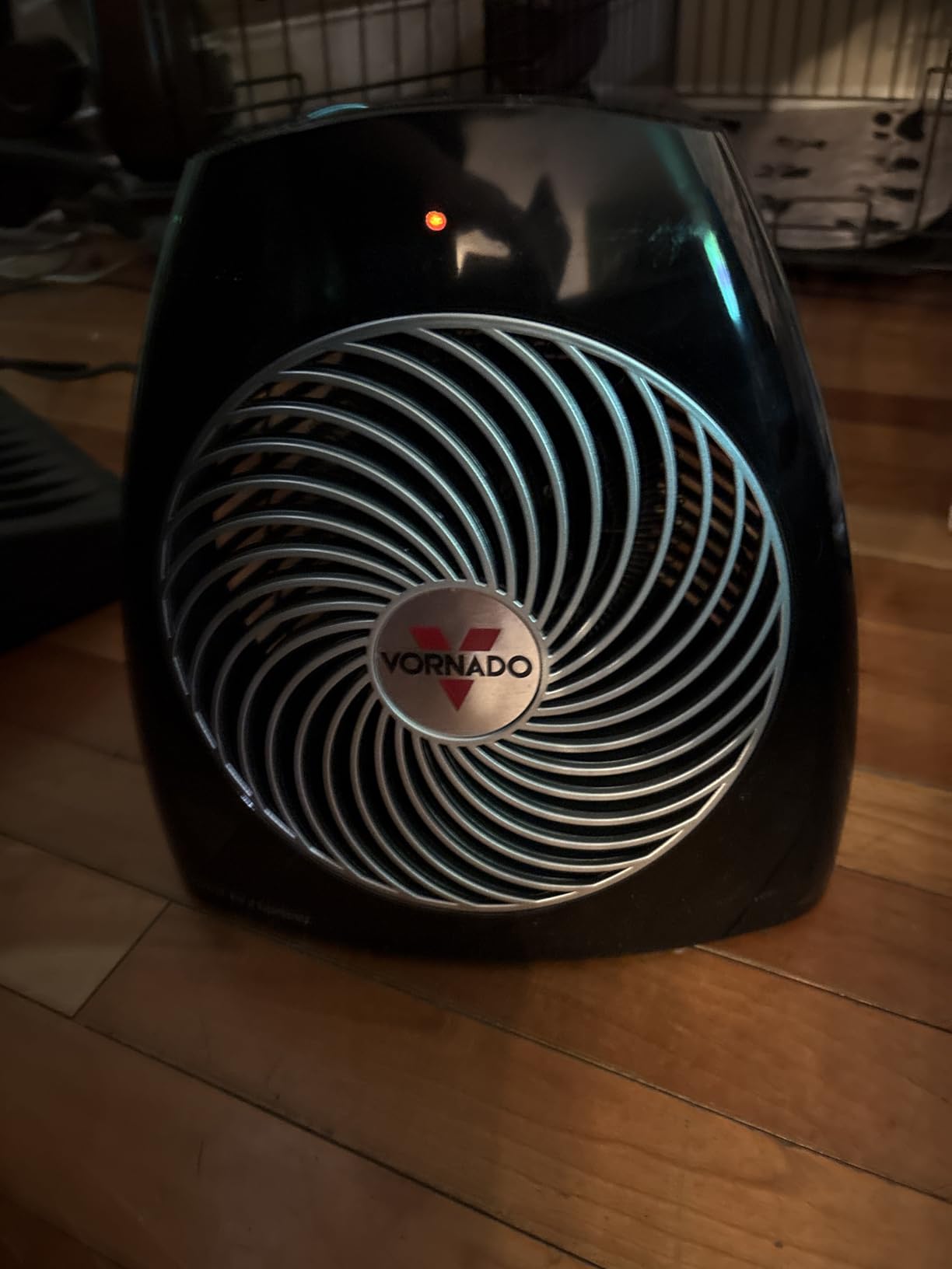 Vornado MVH Space Heater (2025), Black, 3 Heat Settings, Auto Shut-Off | Adjustable Thermostat, Tip-Over Protection, Indoor Use, Whole Room Heating customer photo 1