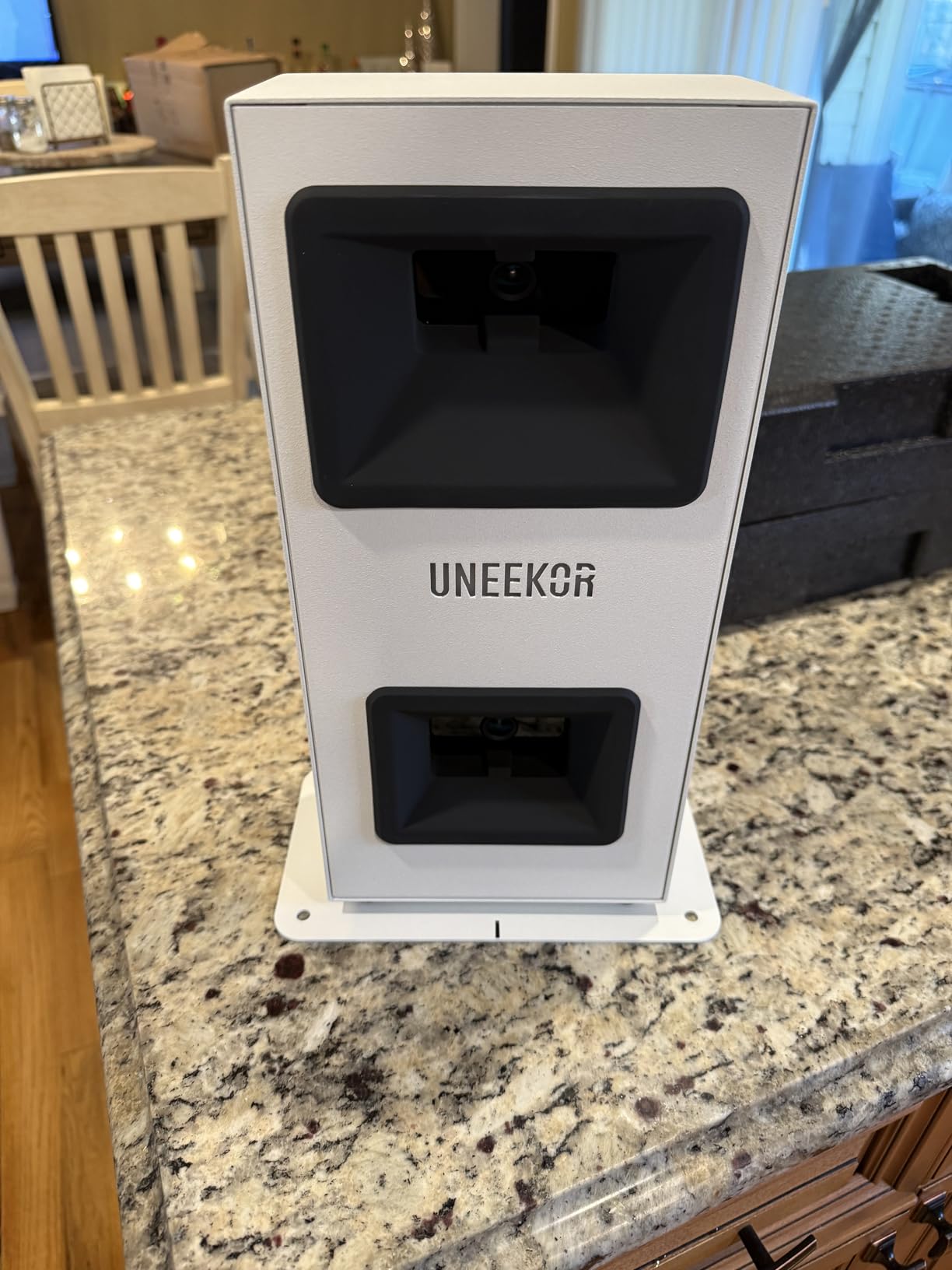 Uneekor EYE MINI CORE Golf Launch Monitor & Simulator, 15 Ball Data Points, Near-Zero Latency, Works with GSPro, TGC19 & E6 customer photo 1
