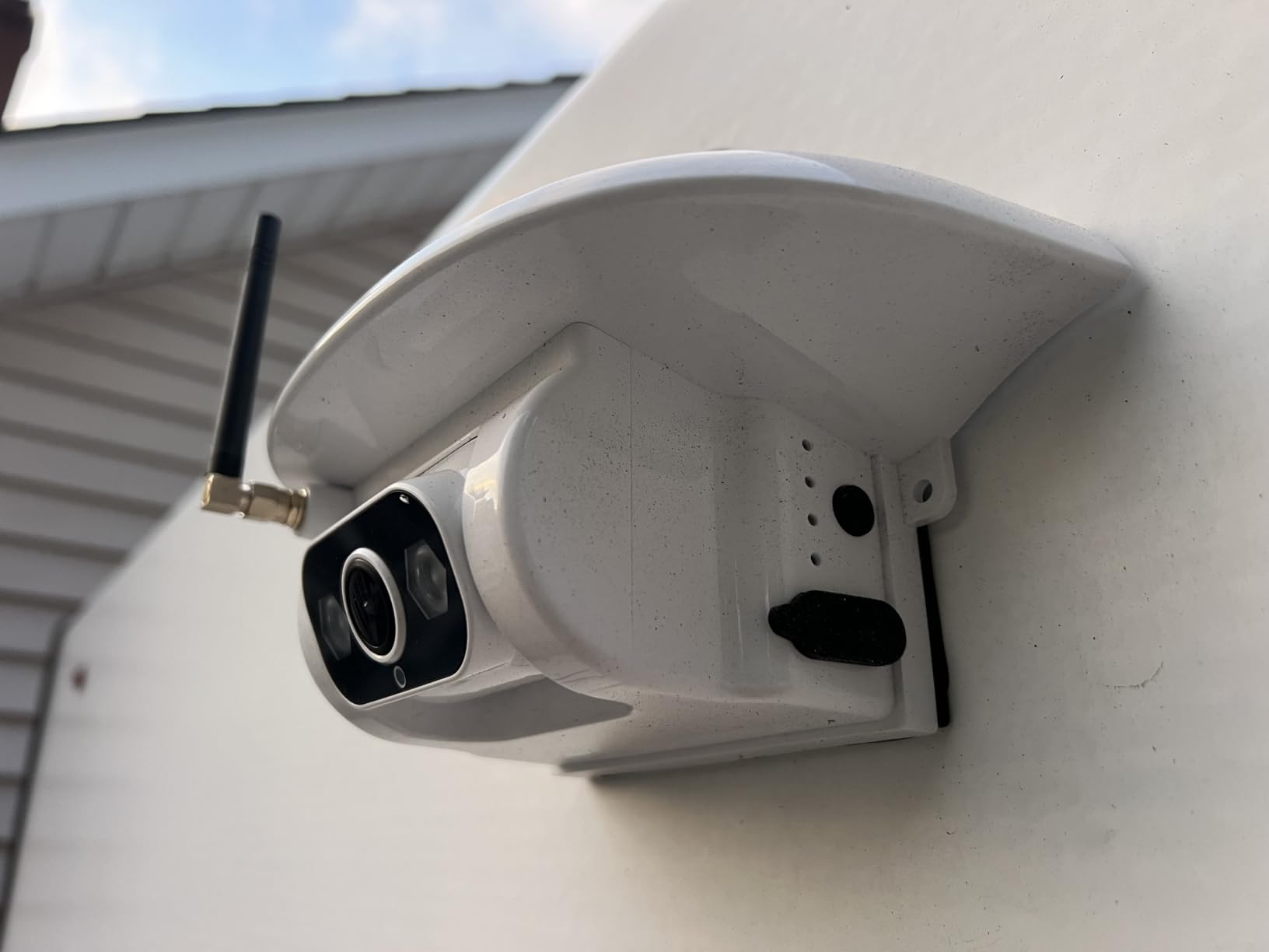 HD 1080P Wireless Backup Camera - Clear Day and Night Vision for Towable RV | 1S Strong Magnetic Mount Easy Setup, See Up to 65FT, Solar Powered Keeps RV Backup Camera Running All Time, 7.3