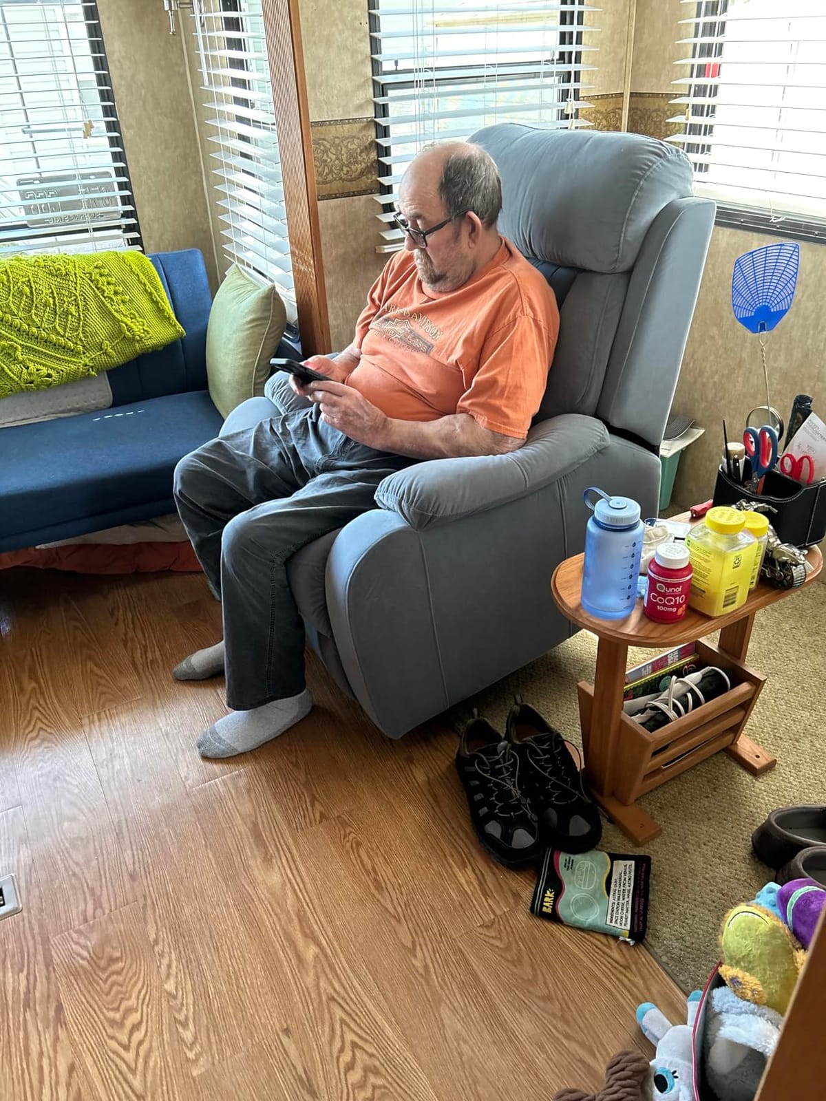 cinkehome Small Power Lift Recliner for Elderly, Lift Chair Recliners, Electric Recliner Chairs for Seniors, Remote Control, Adjustable, Side Pocket (Dark Grey) customer photo 2
