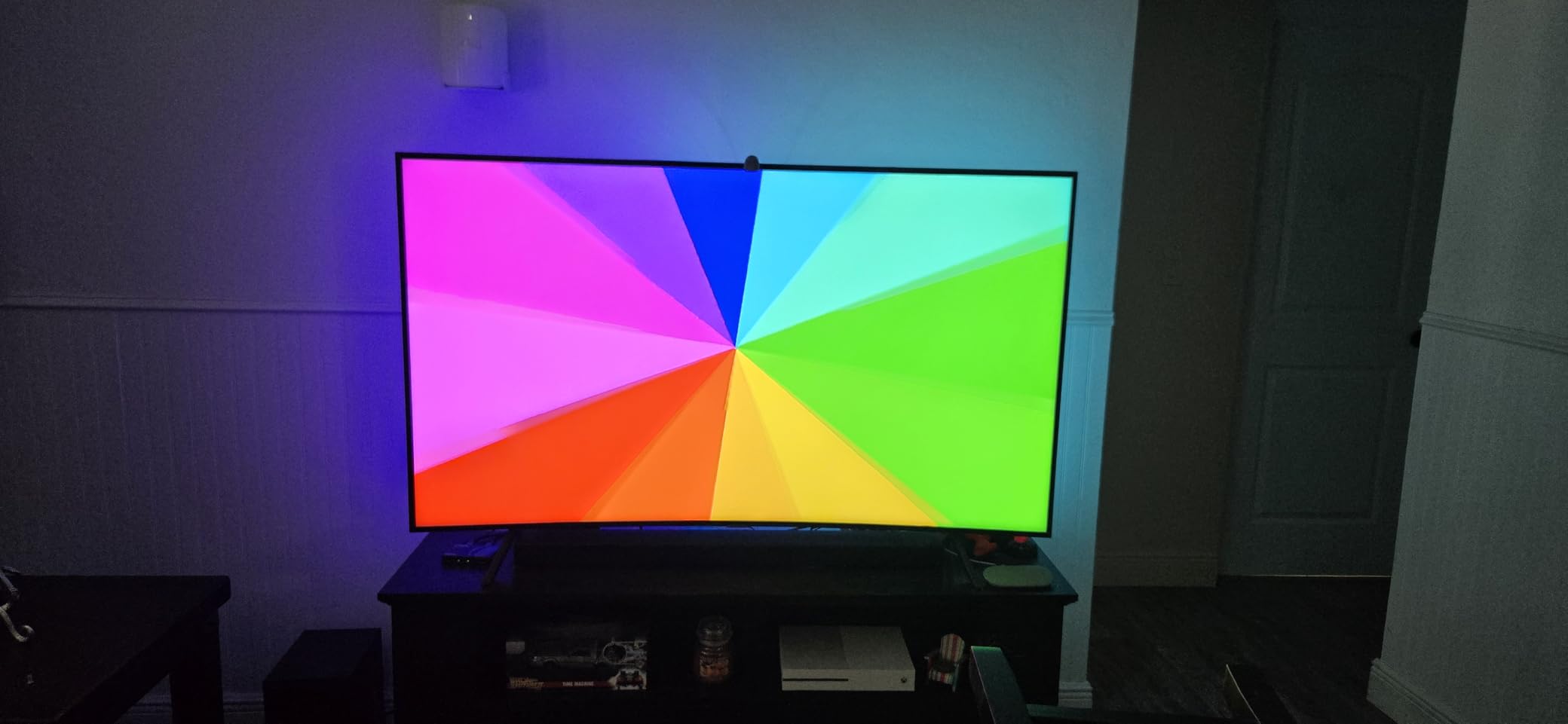 GIPOYENT TV LED Backlight with Camera, 10.5FT RGBIC Screen Sync Lights for 32-50 Inch TVs & PC Monitors, Music Sync LED Strip Lights with App for Gaming, Movies, Bedroom customer photo 1