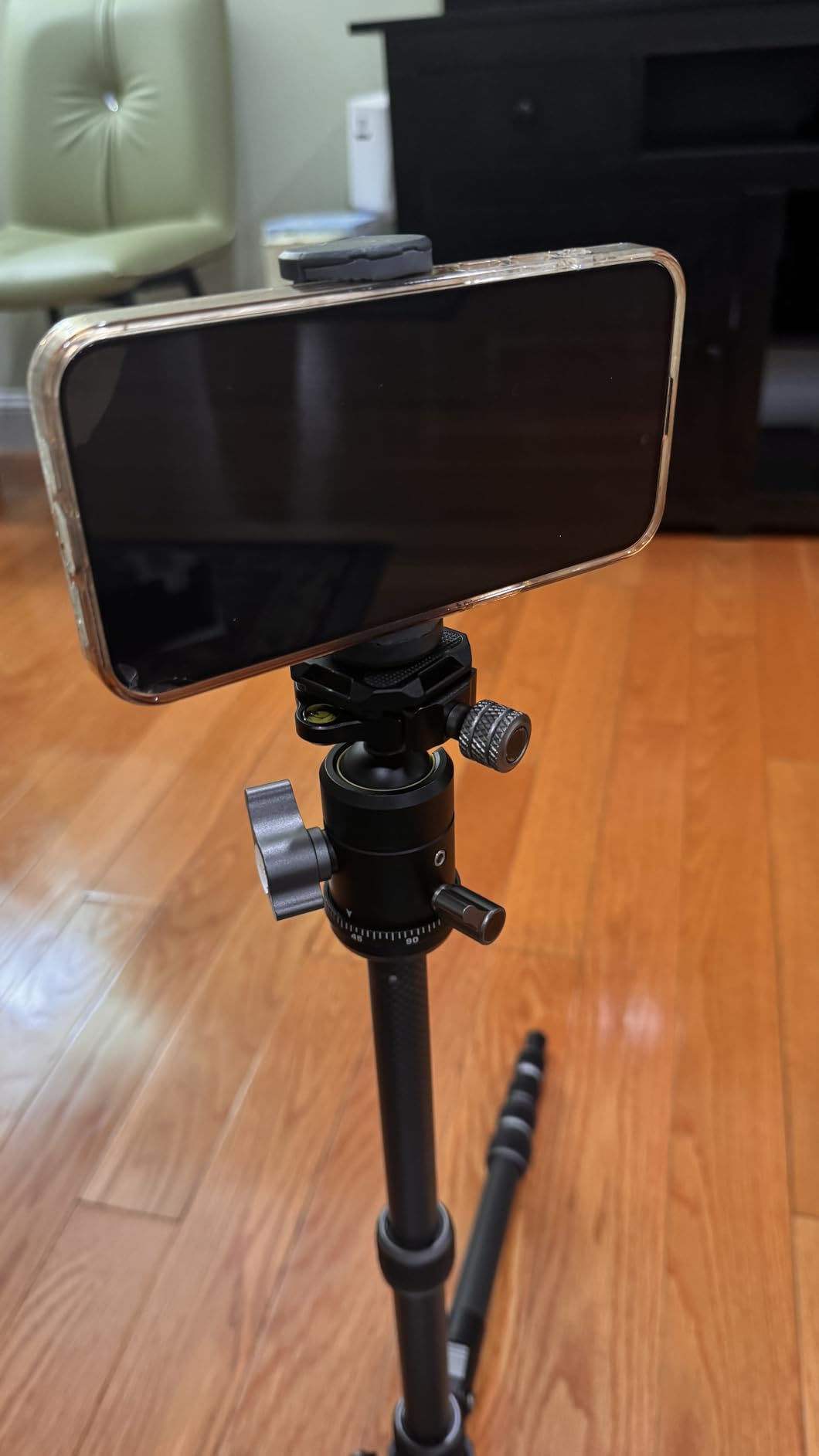 Vanguard VEO 3GO 235CB G2 Lightweight Carbon Fiber Travel Tripod with Ball Head, Smartphone Holder, Bluetooth Remote, and Tripod Bag customer photo 2
