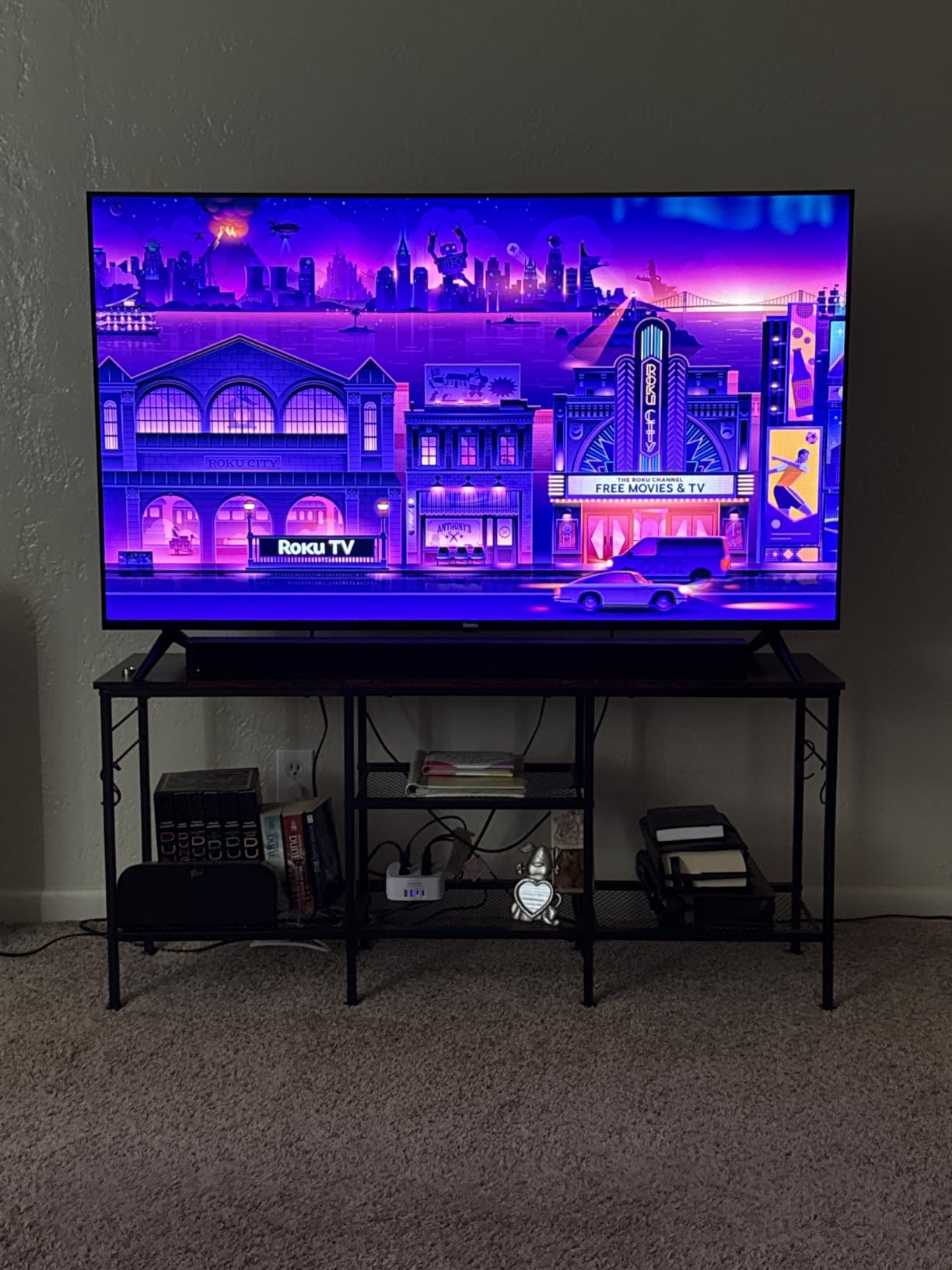 Roku 50-Inch Select Series Smart TV 2026-4K QLED TV - Roku TV | Flat Screen QLED Television with Voice Remote, Wi-Fi & Bluetooth Headphone Mode customer photo 1