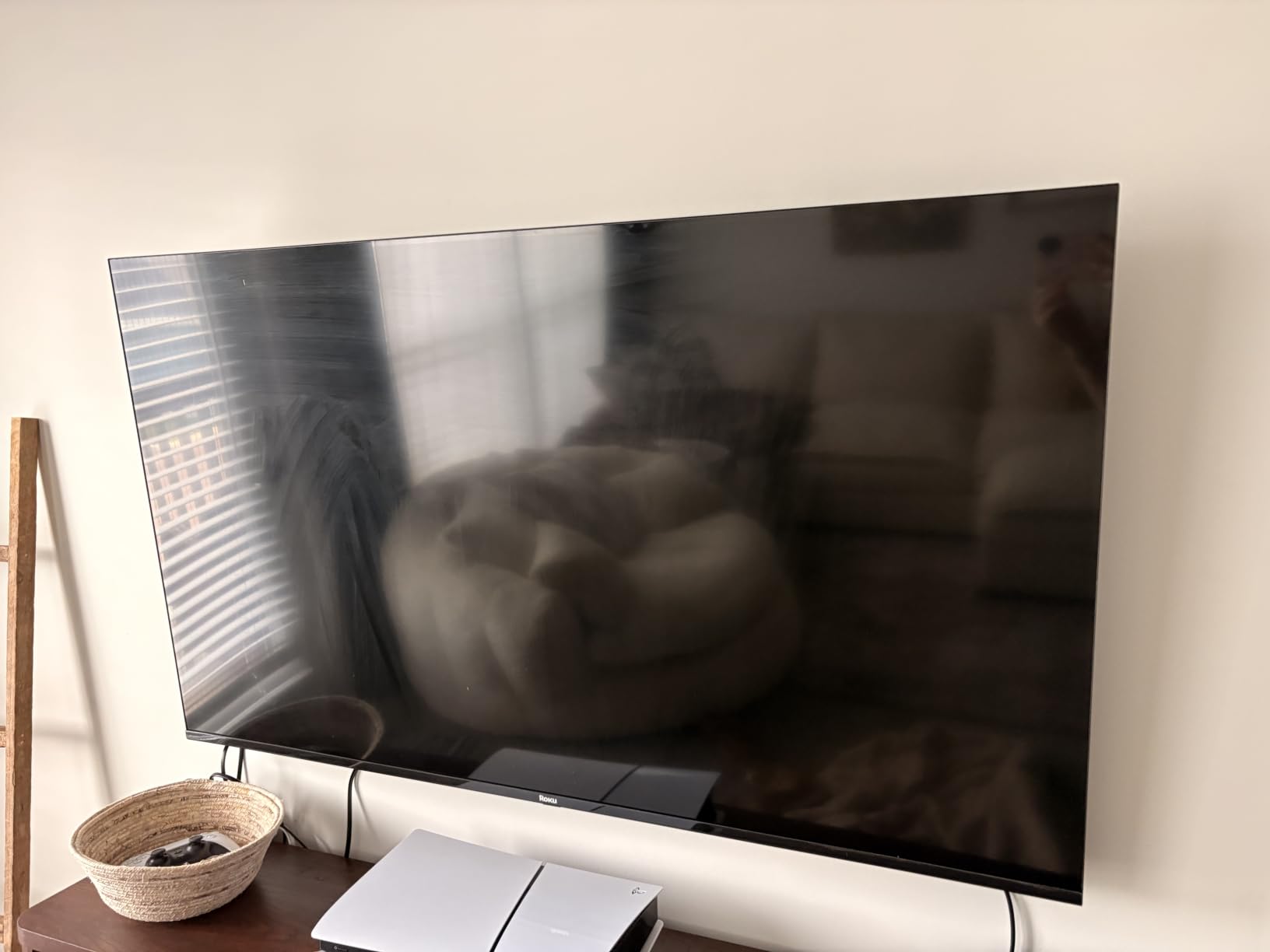 Roku 50-Inch Select Series Smart TV 2026-4K QLED TV - Roku TV | Flat Screen QLED Television with Voice Remote, Wi-Fi & Bluetooth Headphone Mode customer photo 2