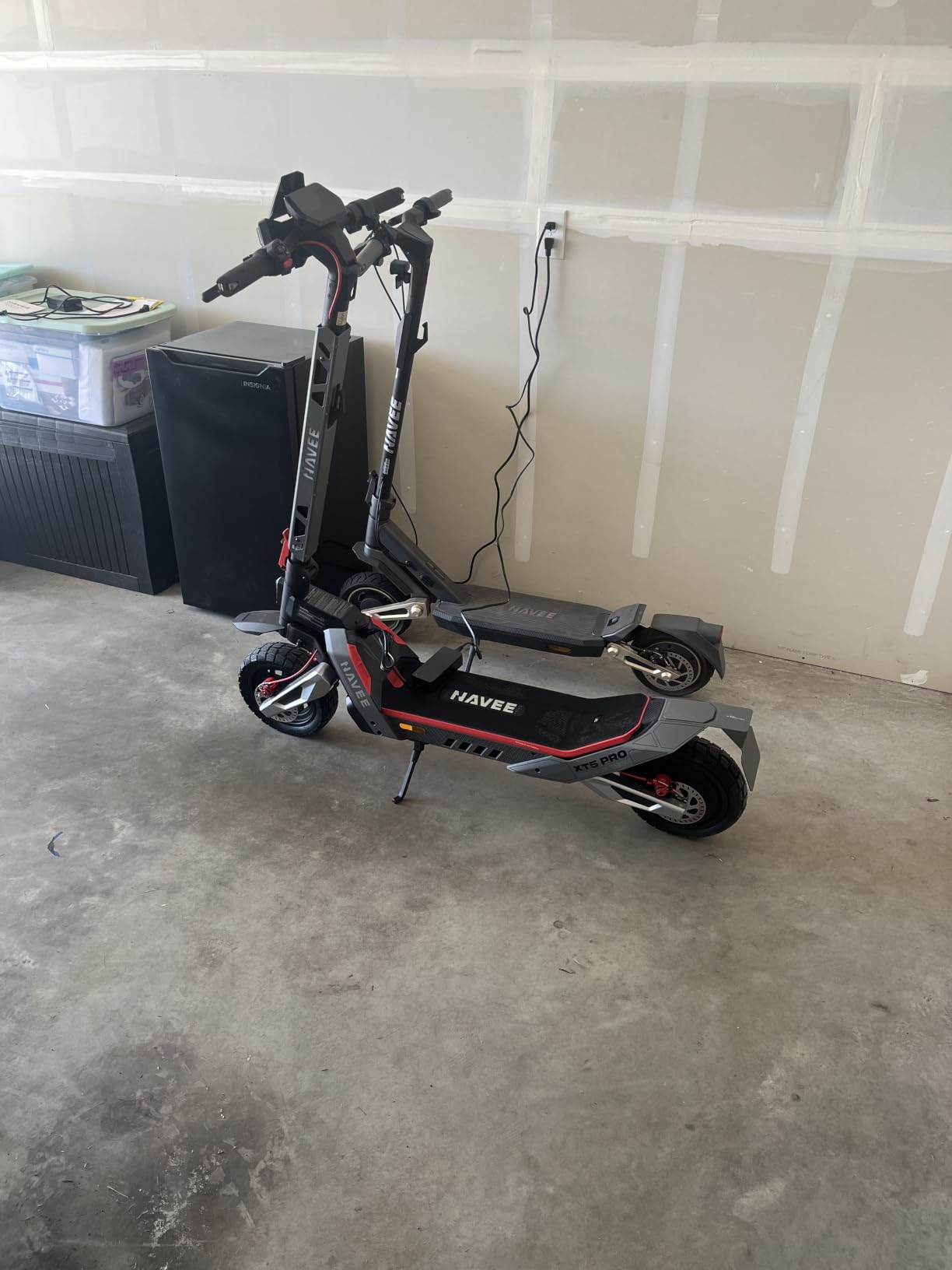 NAVEE UT5 Ultra X/UT5 Max/XT5 Pro/NT5 Max Electric Scooter, 25-43.5 mph, 51.6-74.6 Miles Range, 1638-2400W Peak Motor & Dual Suspension & Disc Brake, 10-12