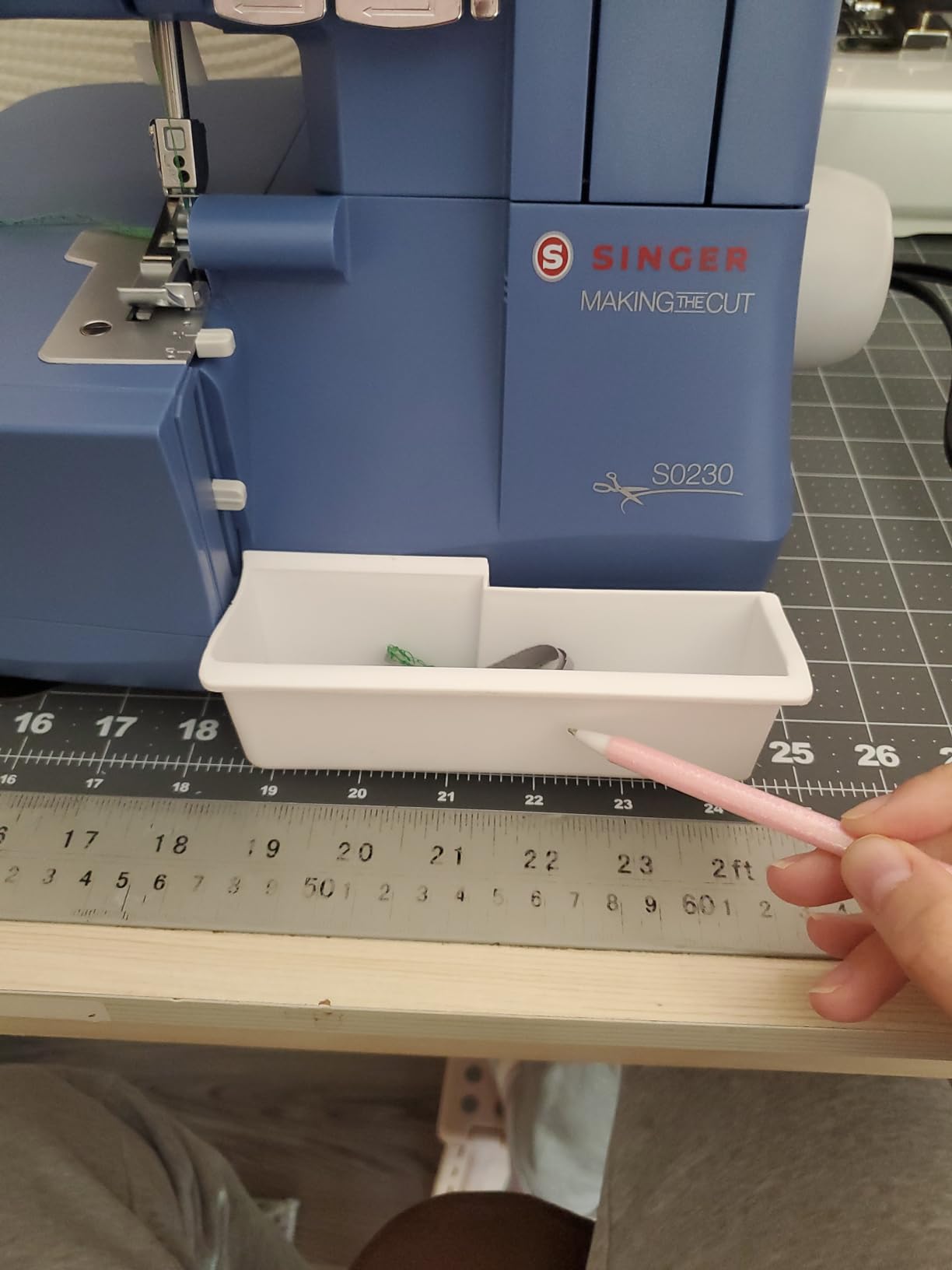 SINGER S0230 Navy Blue High Speed Overlock Serger, 2-3-4 Thread Capability | Accessories, color coded threading, 1300 stitches/min, differential feed, professional seam finish, great for garment sewing customer photo 2