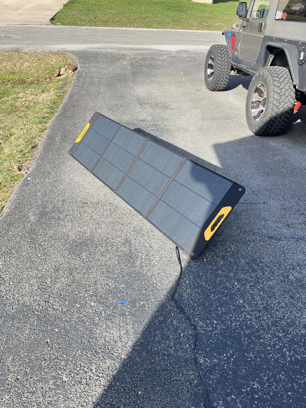 BougeRV 200W Portable Solar Panel, N-Type Foldable Solar Charger Fiberglass | 25% High Efficiency, IP65 Protection for Camping RV, Off-Grid customer photo 2
