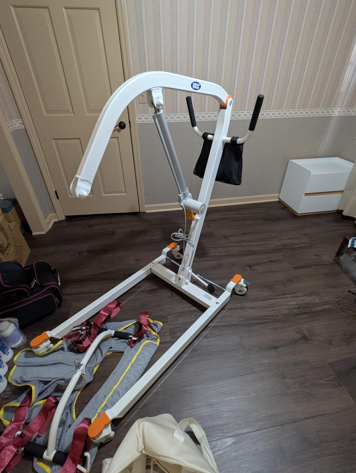 VOCIC Electric Patient Lift for Home, Floor-to-Bed Transfer Aid Lift Chair for Elderly, Foldable Patient Lift with Wireless Lithium Handset, Manual Emergency, 330lbs Capacity, Includes Sling, AY05 customer photo 2