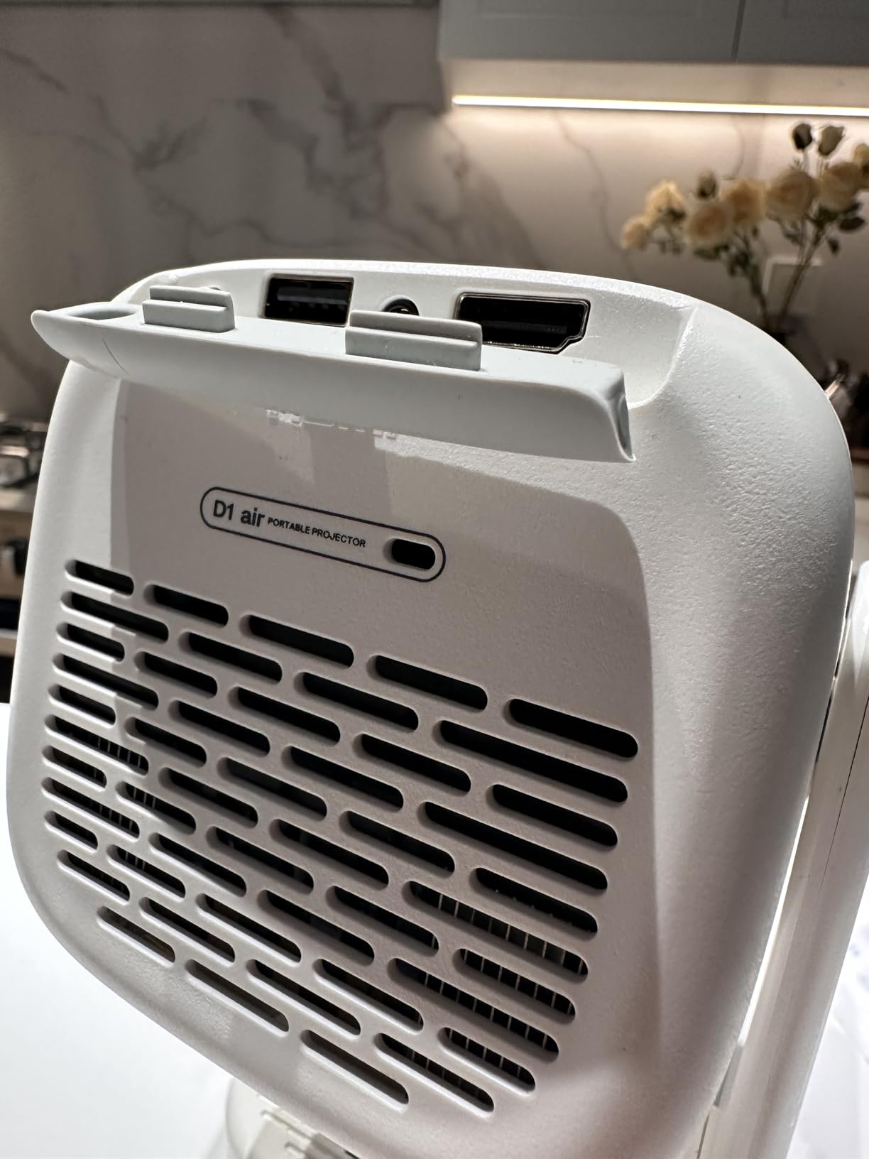 Aurzen EAZZE D1 air Smart Portable Projector, USB-C Powered, Native 1080P | Built-in Apps, HDR10, WiFi & Bluetooth, Auto Focus & Keystone, Power Bank Supported, Dolby Audio Outdoor Movie Projector customer photo 2