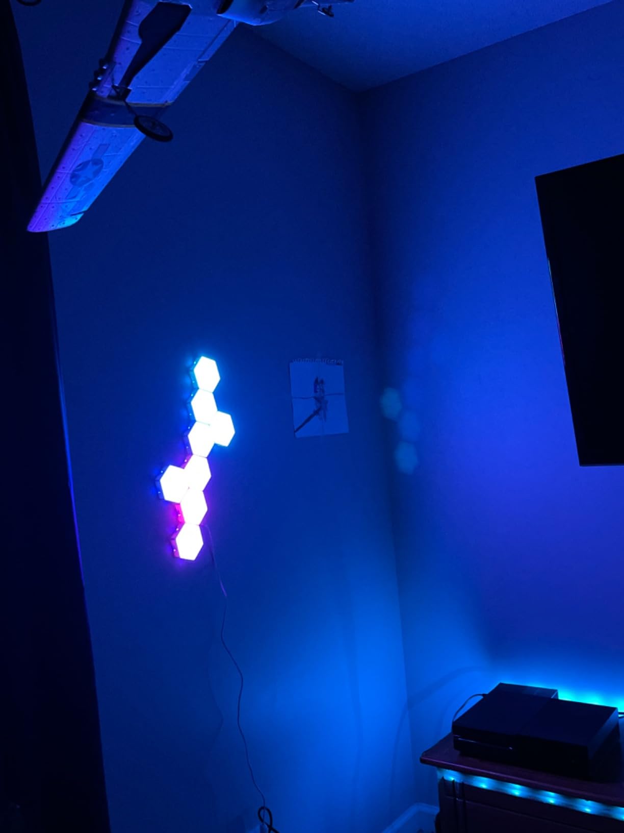 NIUCOO 20 Pack Hexagon LED Light Wall Panels - RGB Smart Gaming Light with App, Remote and Music Sync, Modular Gaming Wall Decor for Bedroom, Game and Living Room customer photo 2