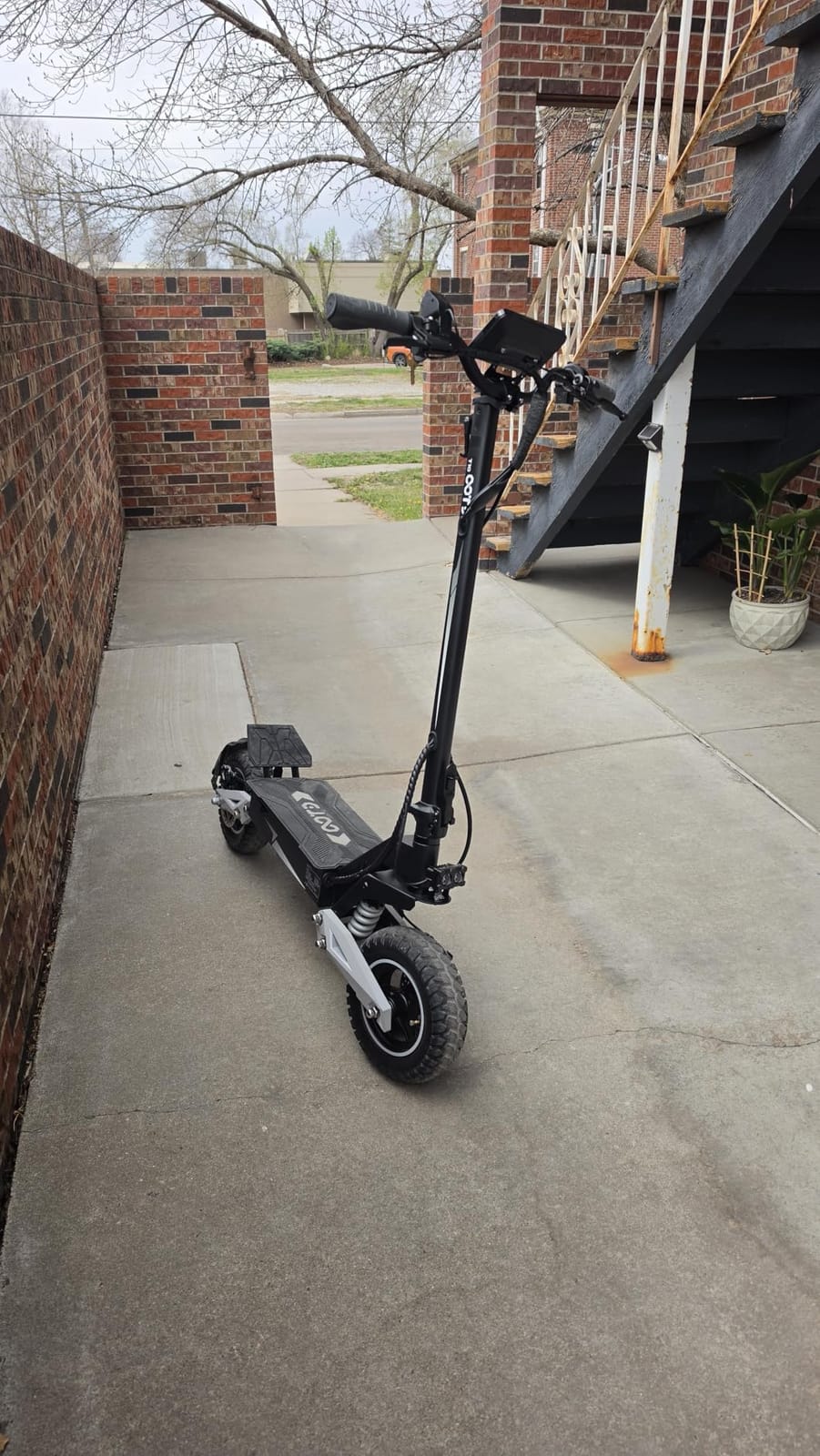 T10 Electric Scooter for Adults, 48V 18AH Battery Up to 46 Miles Long Range & Powerful Motor, 31 MPH Max Speed, 11 Inch All-Terrain Tires Folding Commuter E Scooter with Dual Suspension & LCD Display customer photo 2